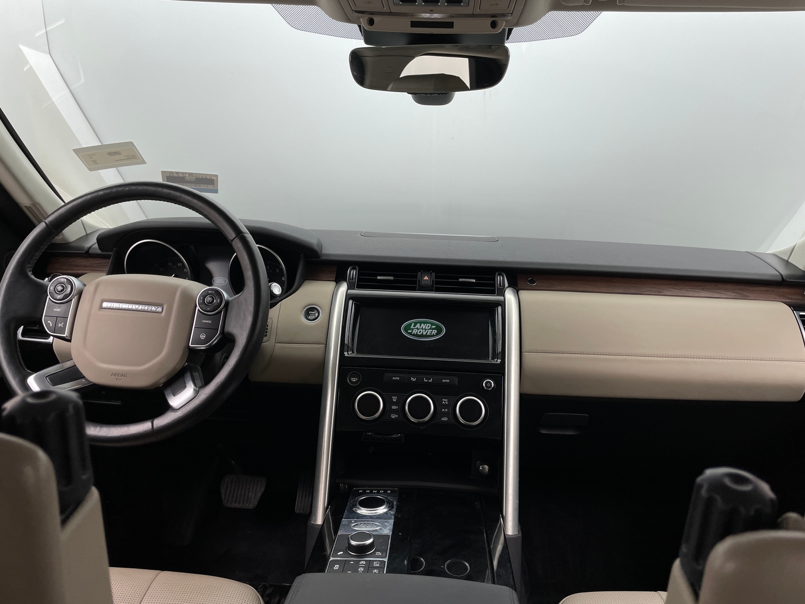 Thumbnail: 2017 Land Rover Discovery - 2