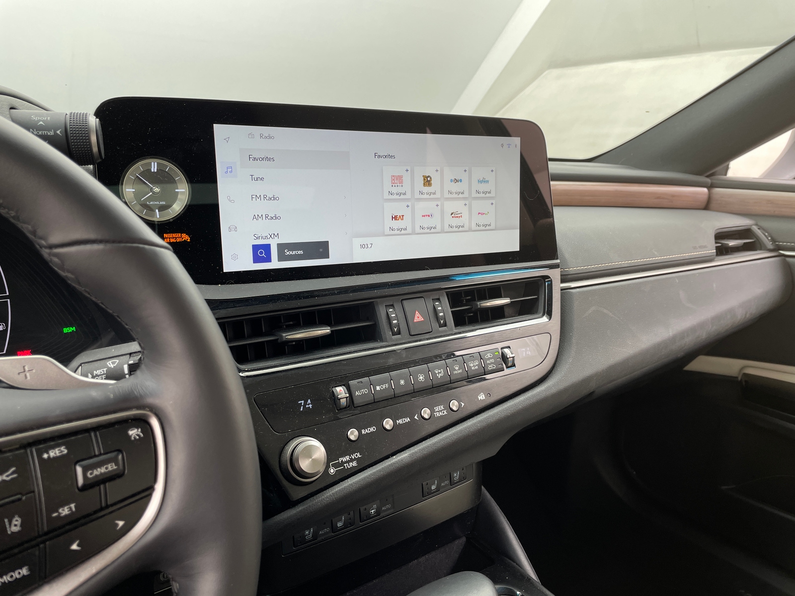 Thumbnail: 2024 Lexus ES - 3