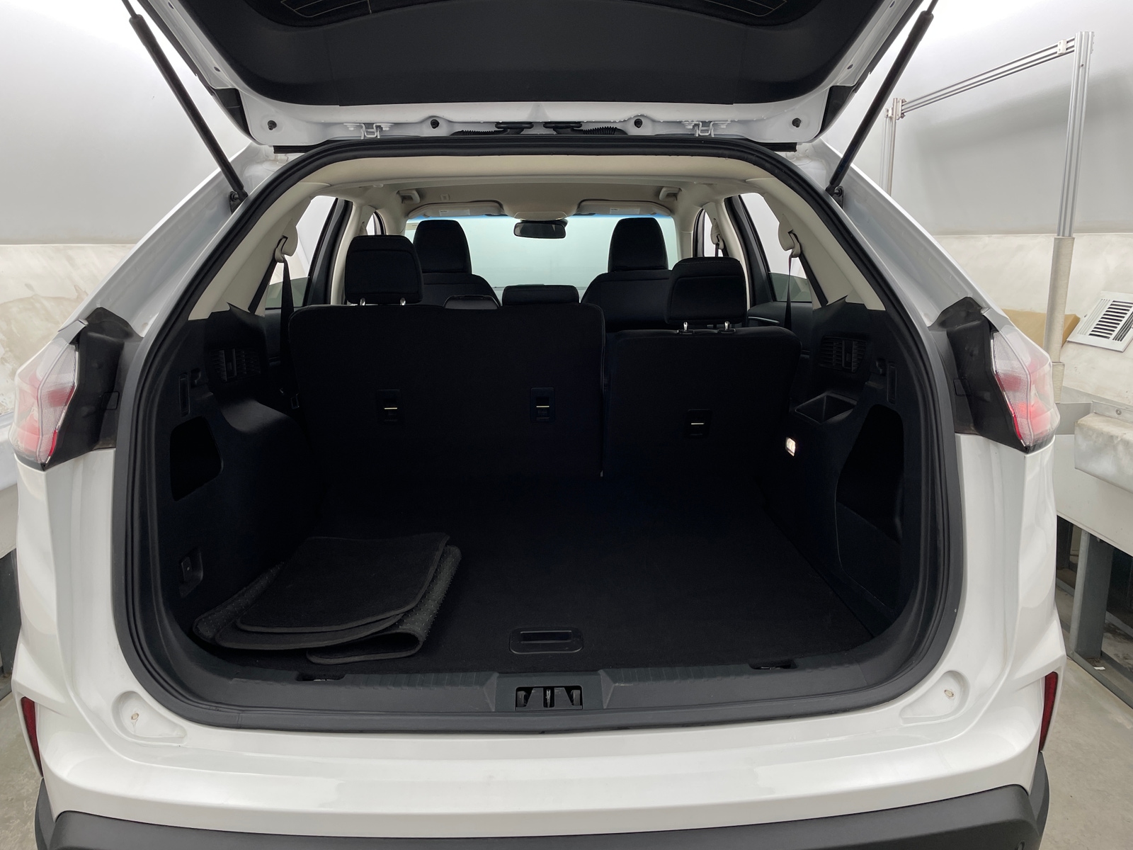 Thumbnail: 2020 Ford Edge - 7