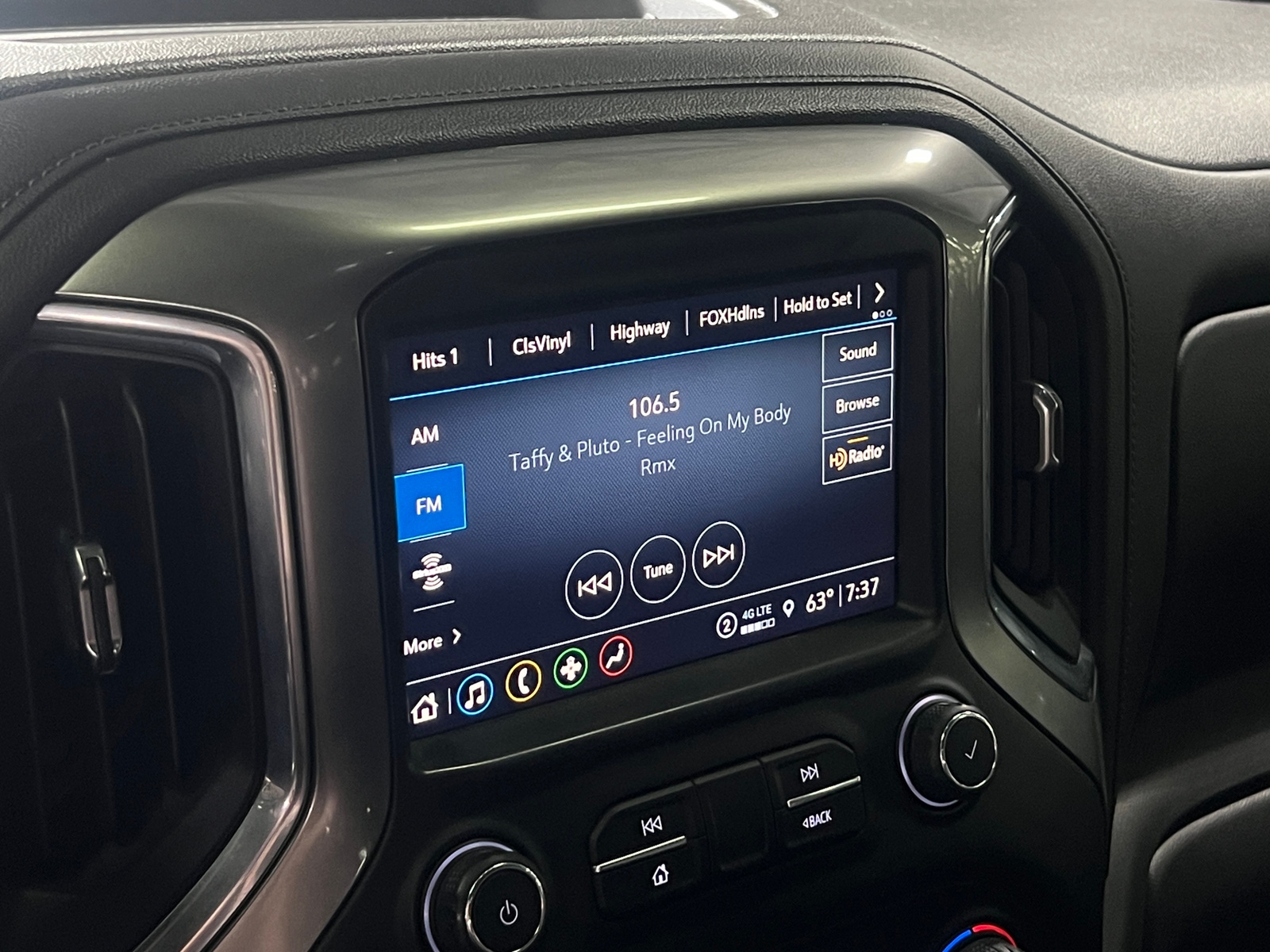 Thumbnail: 2021 Chevrolet Silverado 1500 - 3