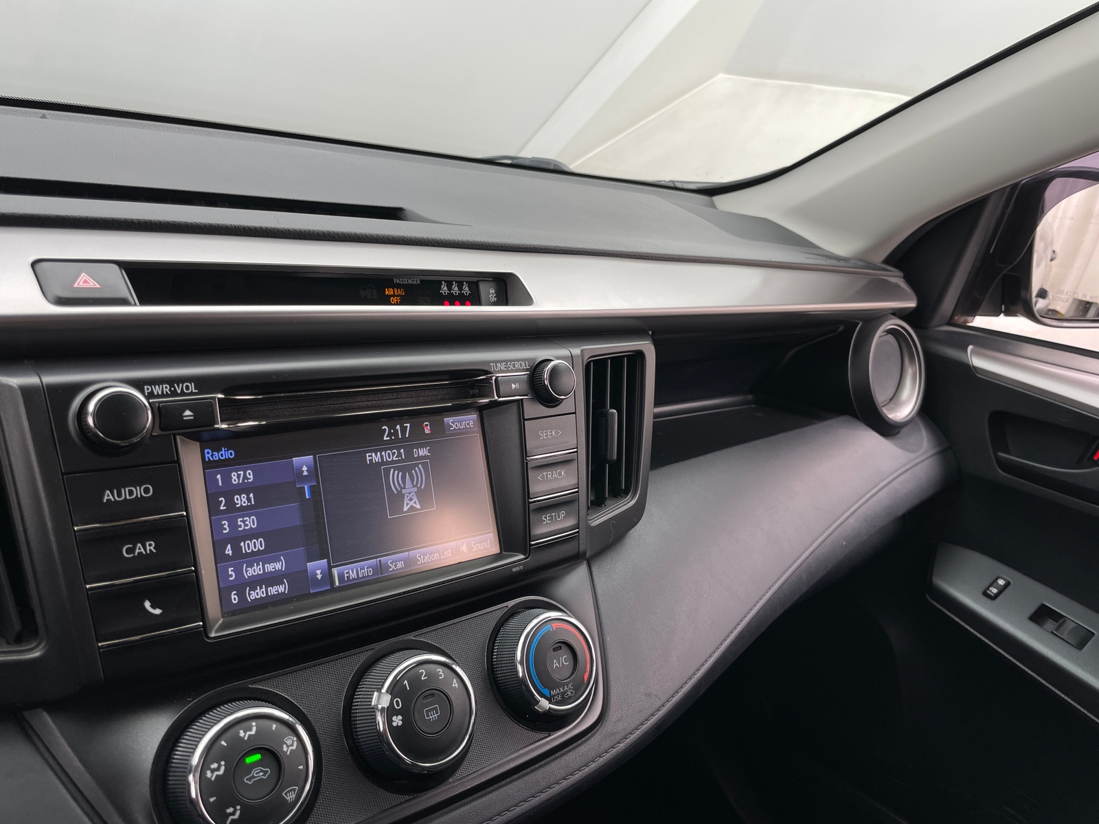 Thumbnail: 2018 Toyota RAV4 - 4