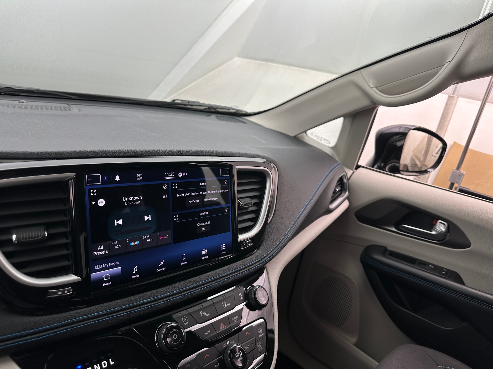 Thumbnail: 2021 Chrysler Pacifica - 4