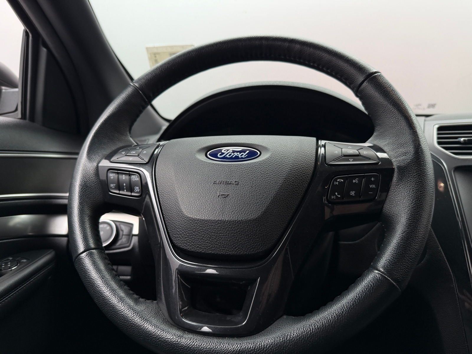 Thumbnail: 2019 Ford Explorer - 5