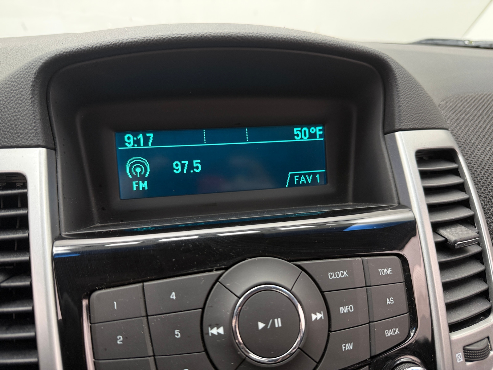 Thumbnail: 2012 Chevrolet Cruze - 4