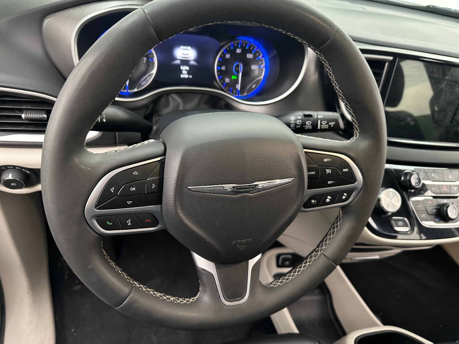 Thumbnail: 2024 Chrysler Pacifica - 4