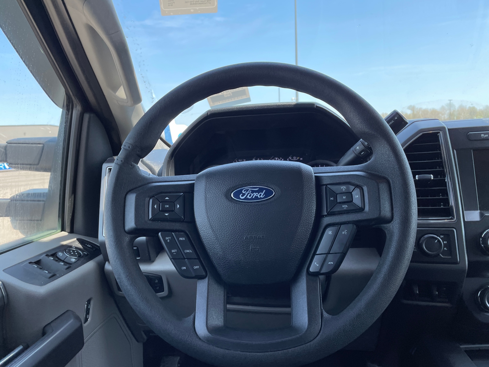 Thumbnail: 2019 Ford Econoline - 5