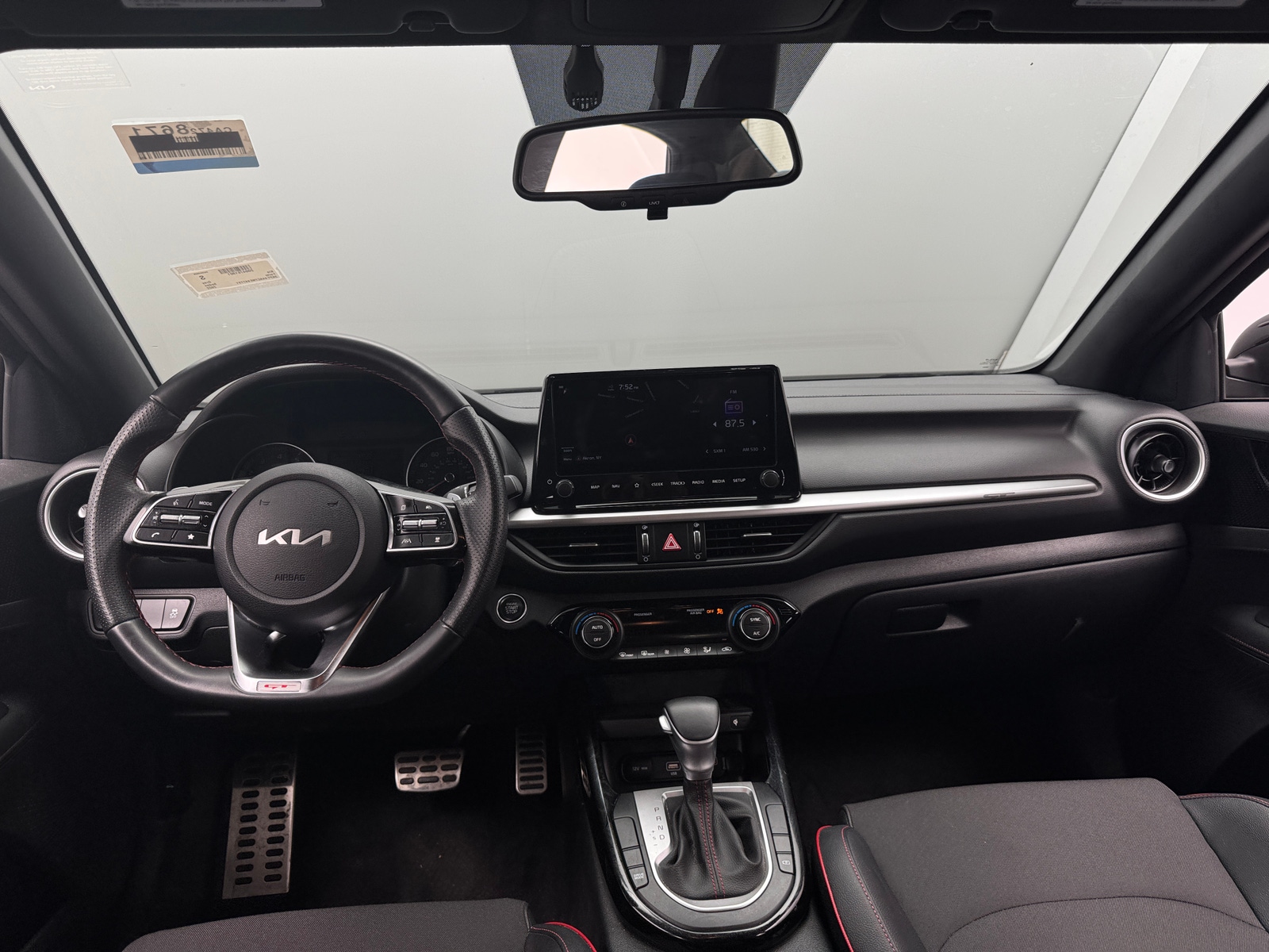 Thumbnail: 2022 Kia Forte - 3