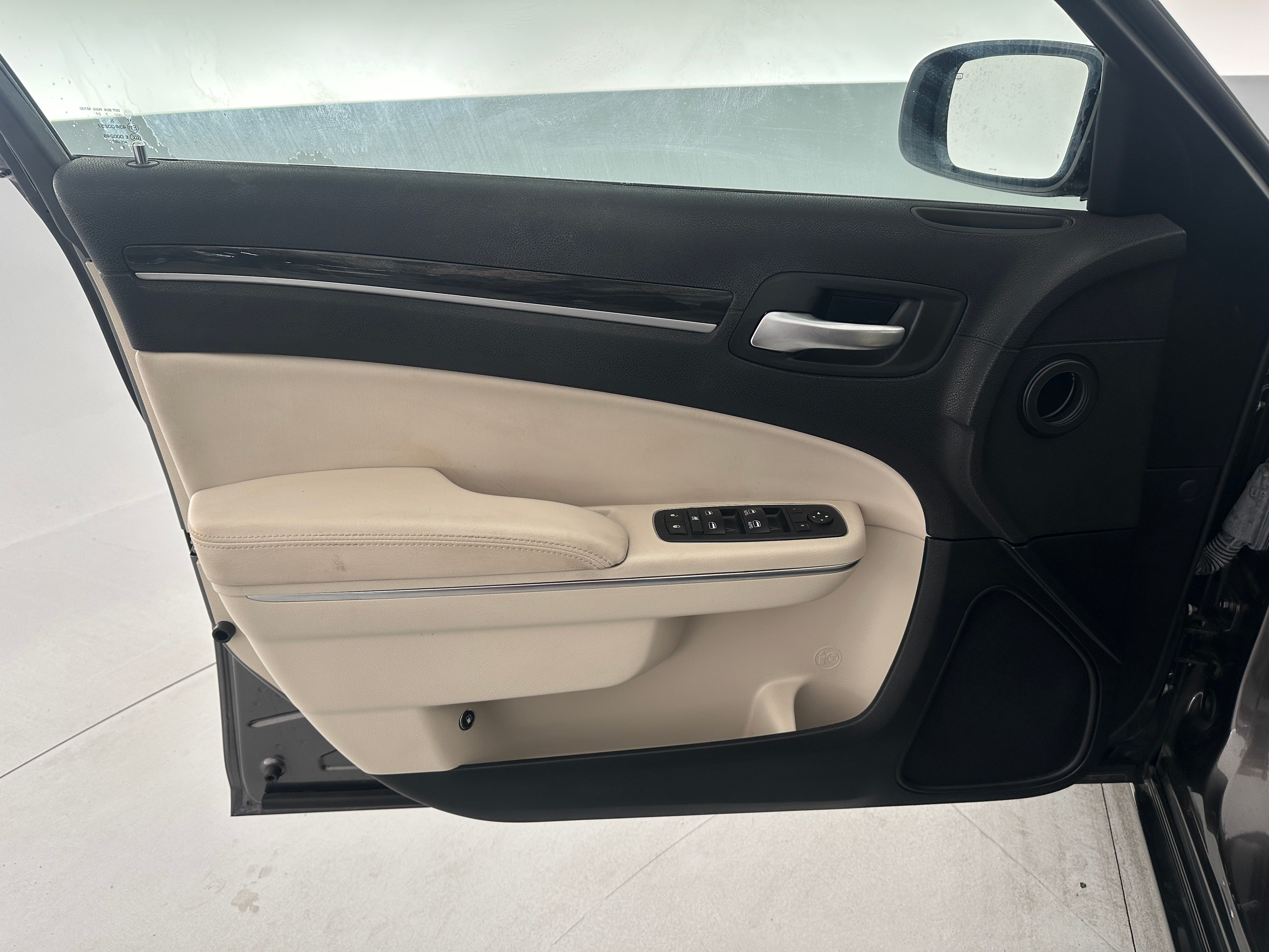 2017 Chrysler 300