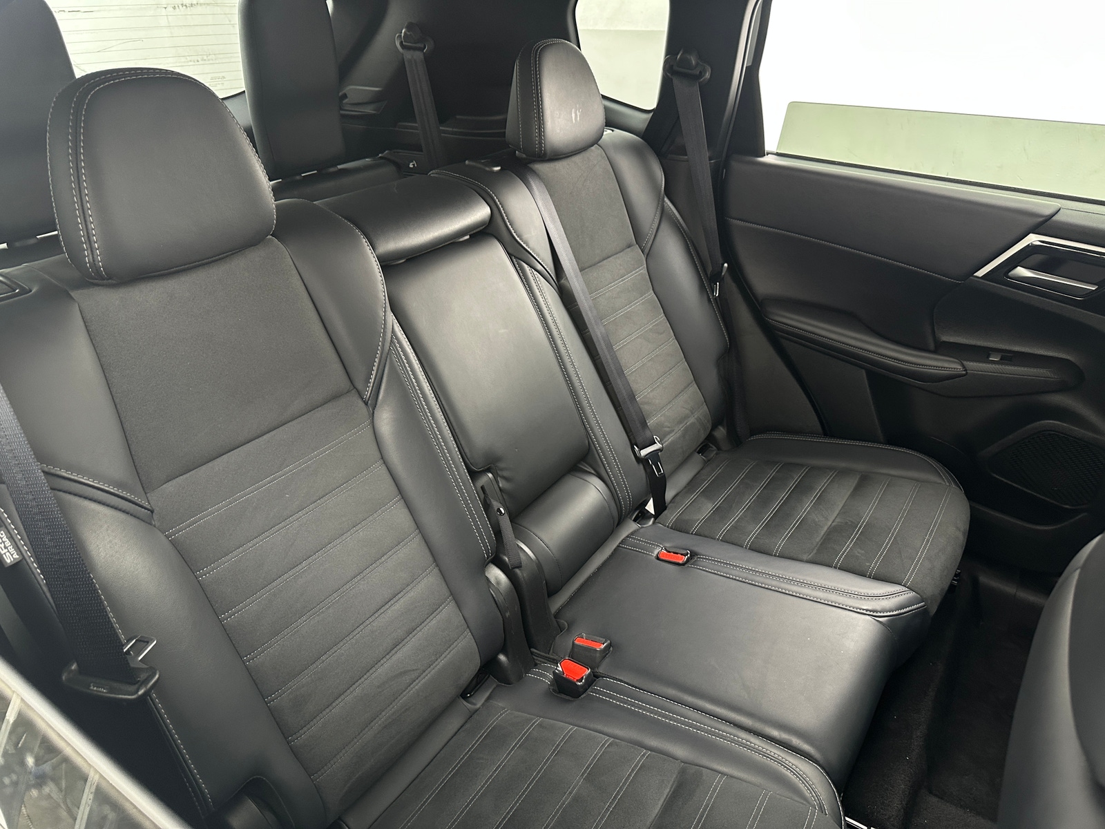 Thumbnail: 2024 Mitsubishi Outlander - 5