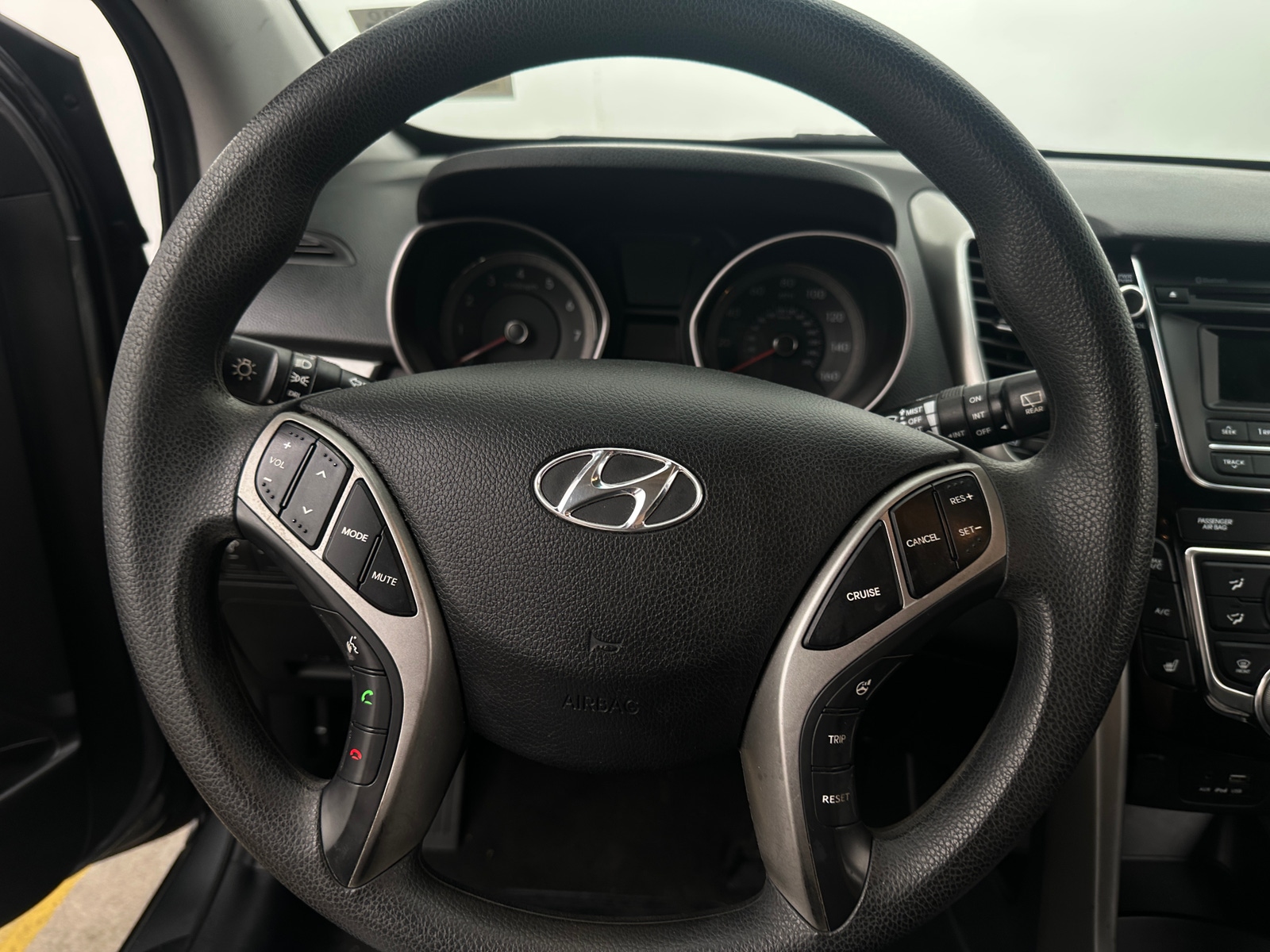 Thumbnail: 2016 Hyundai Elantra - 5
