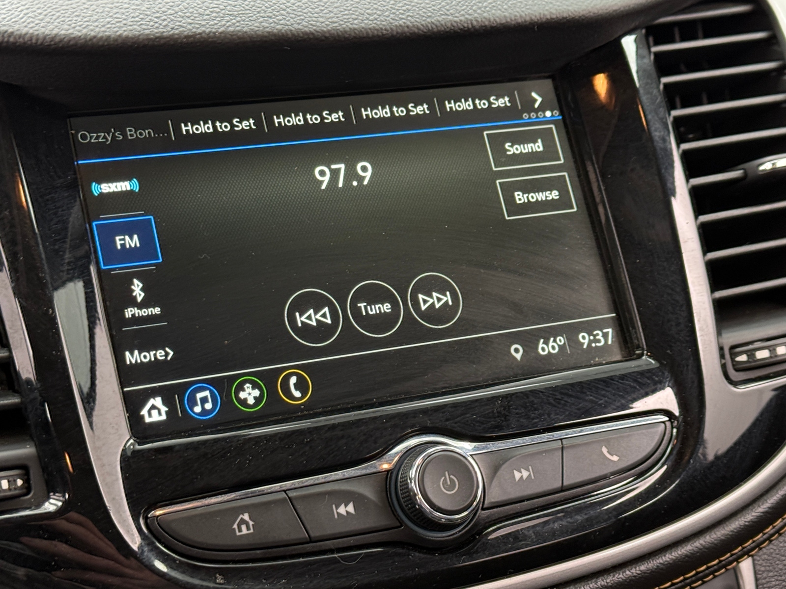 Thumbnail: 2019 Chevrolet Trax - 4