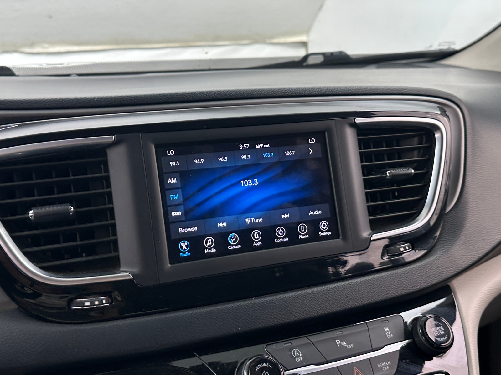 Thumbnail: 2020 Chrysler Pacifica - 3