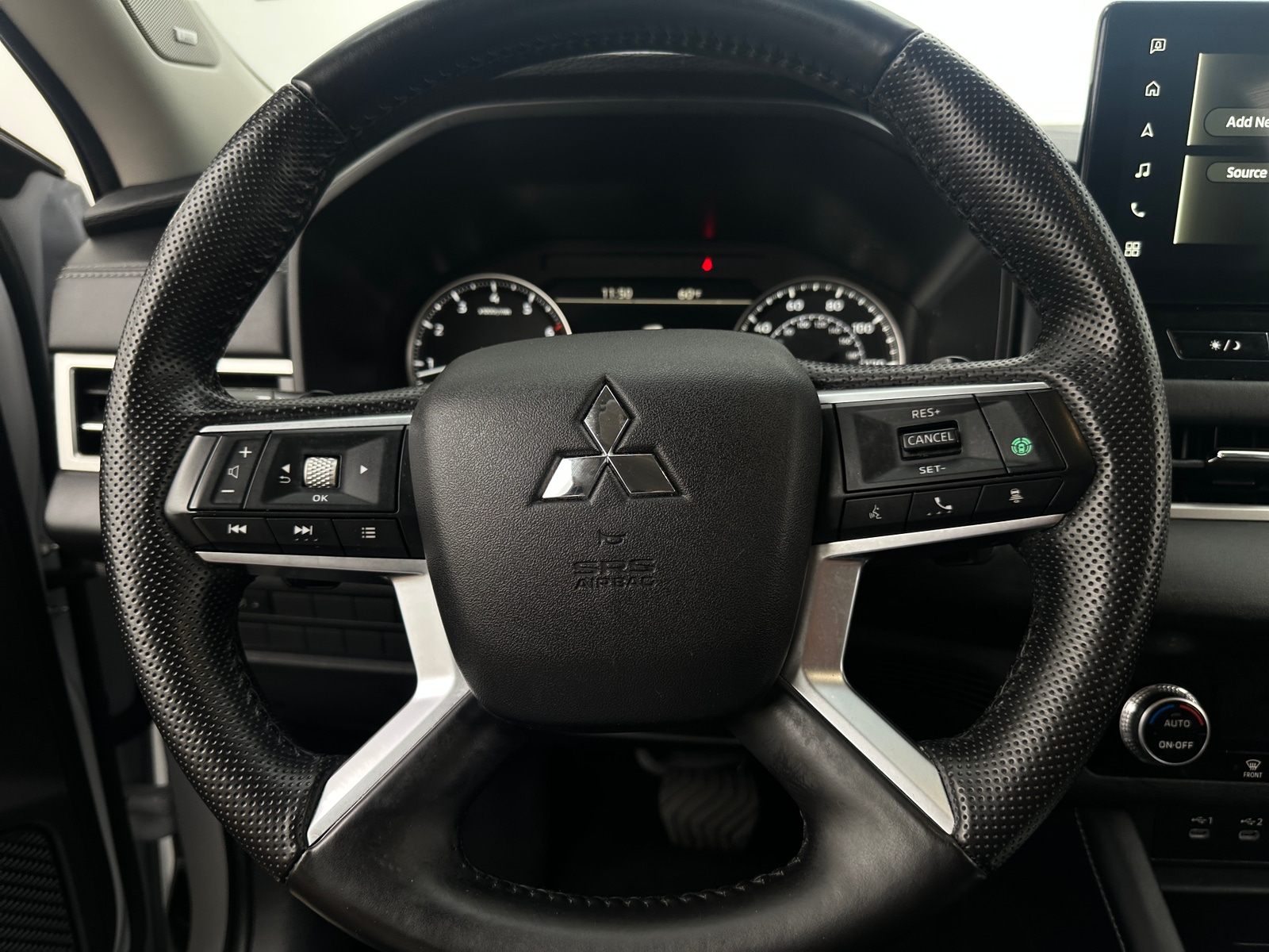 Thumbnail: 2025 Mitsubishi Outlander - 4