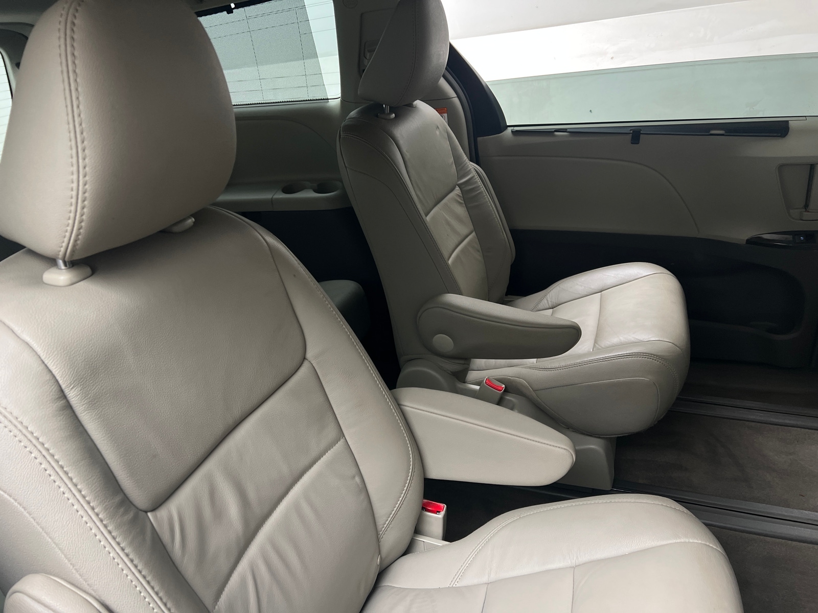 Thumbnail: 2017 Toyota Sienna - 5