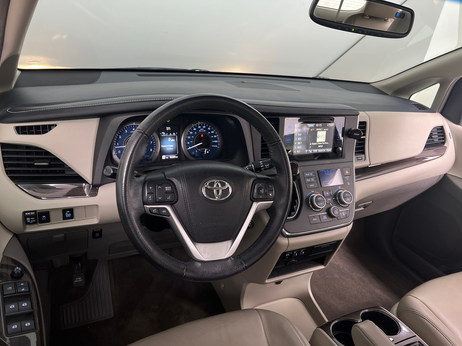 Thumbnail: 2017 Toyota Sienna - 2