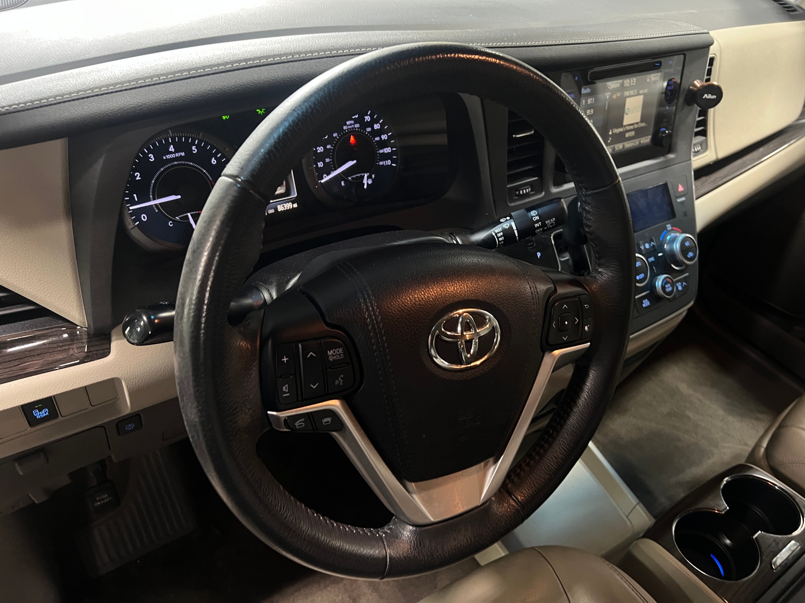 Thumbnail: 2017 Toyota Sienna - 4