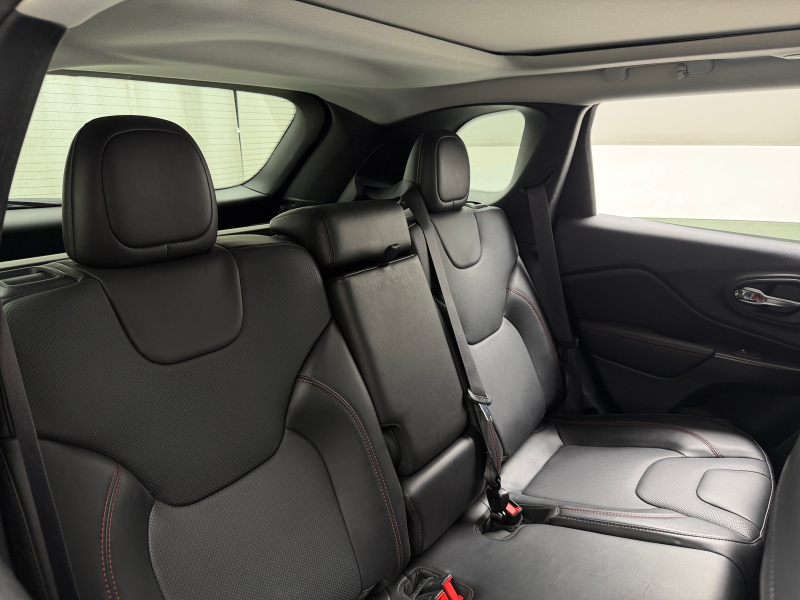 Thumbnail: 2020 Jeep Cherokee - 6