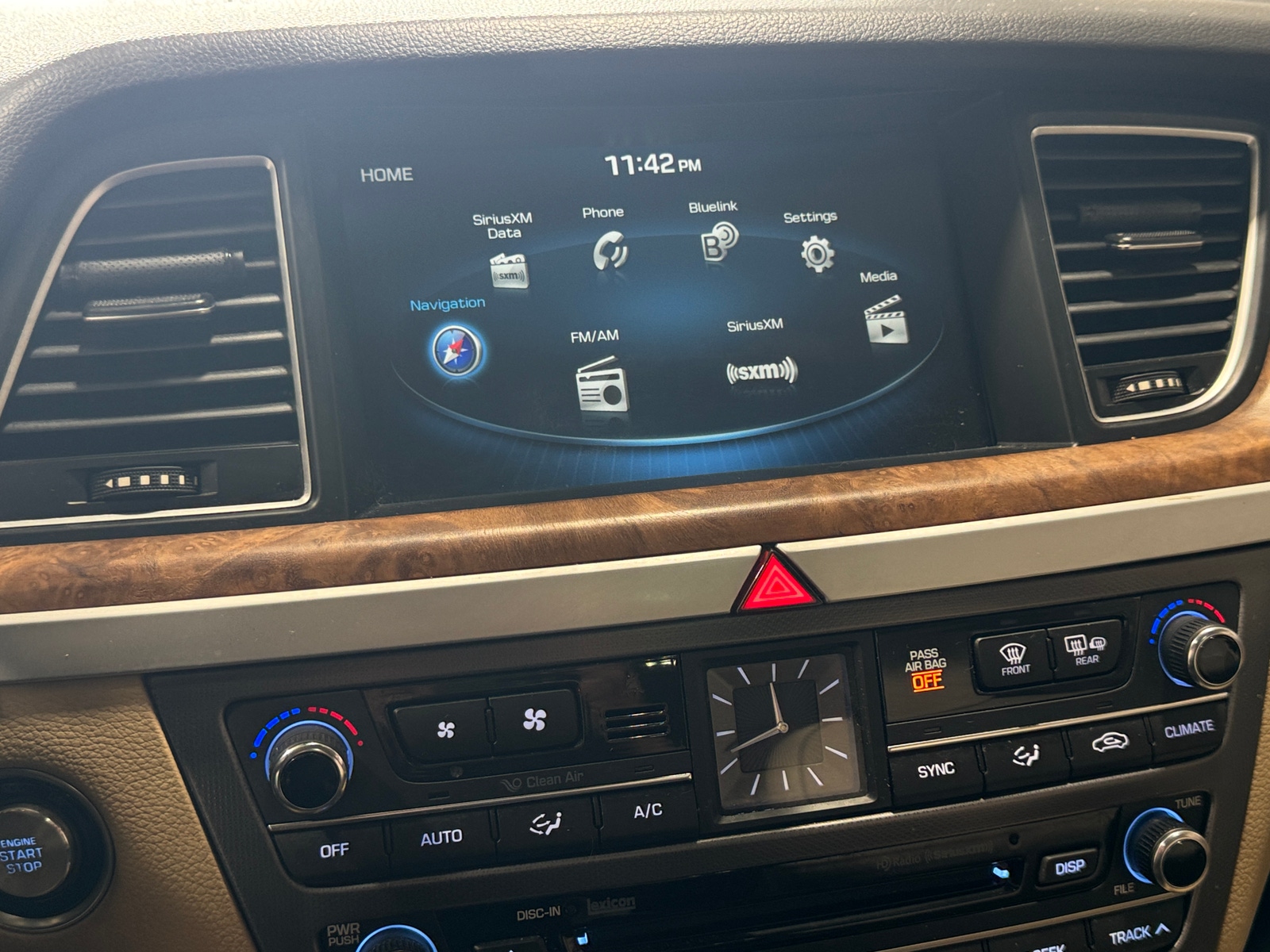 Thumbnail: 2015 Hyundai Genesis - 3