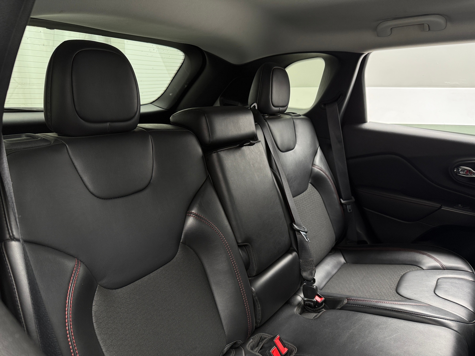Thumbnail: 2020 Jeep Cherokee - 6
