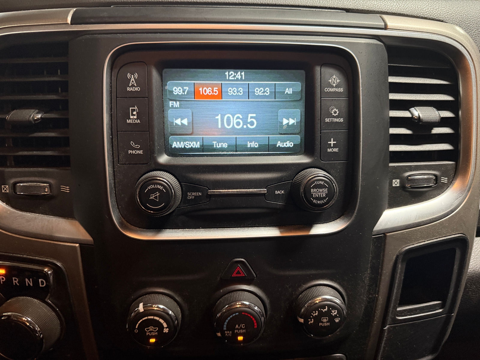 Thumbnail: 2019 RAM 1500 Classic - 4