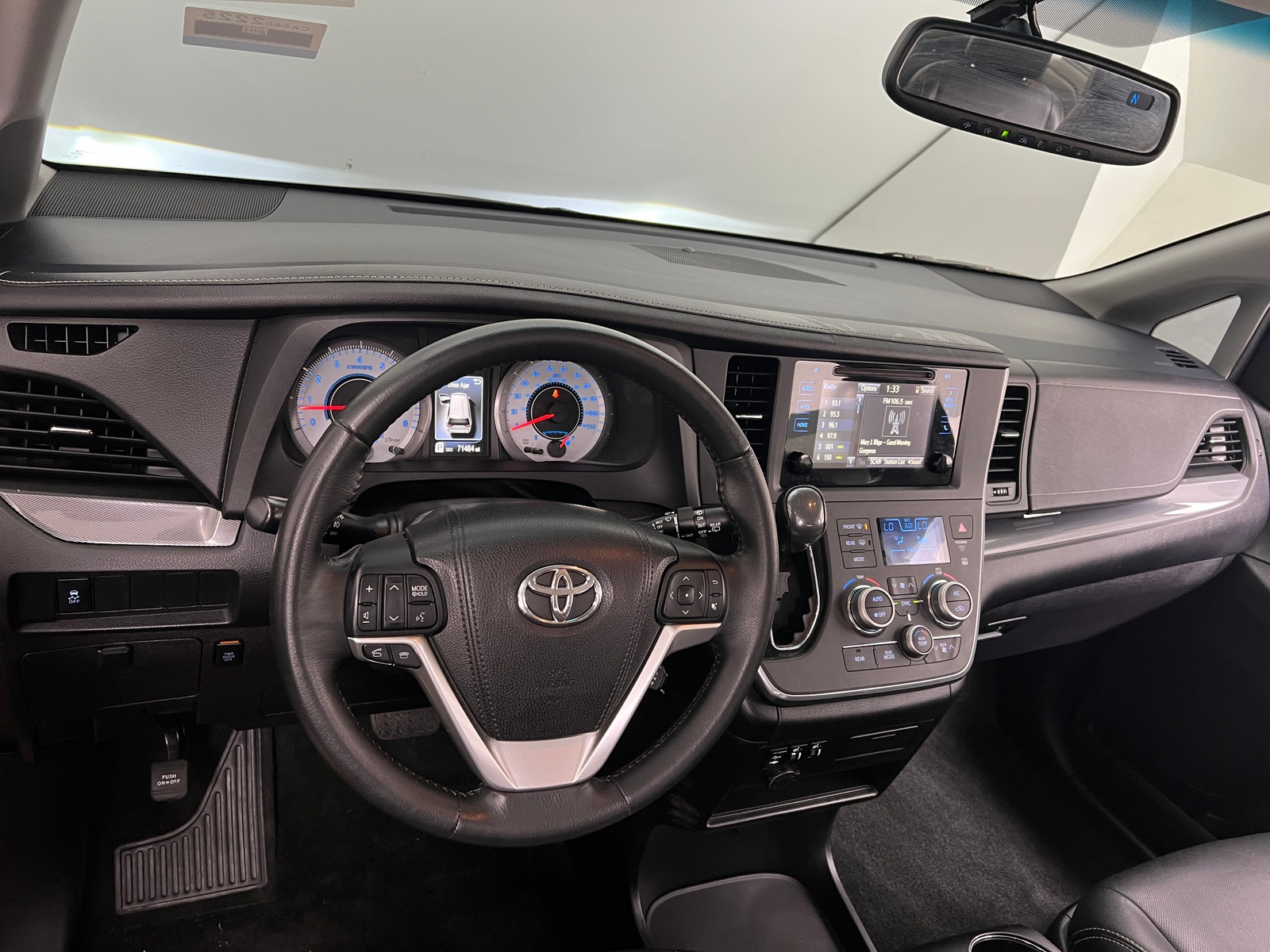 Thumbnail: 2015 Toyota Sienna - 2