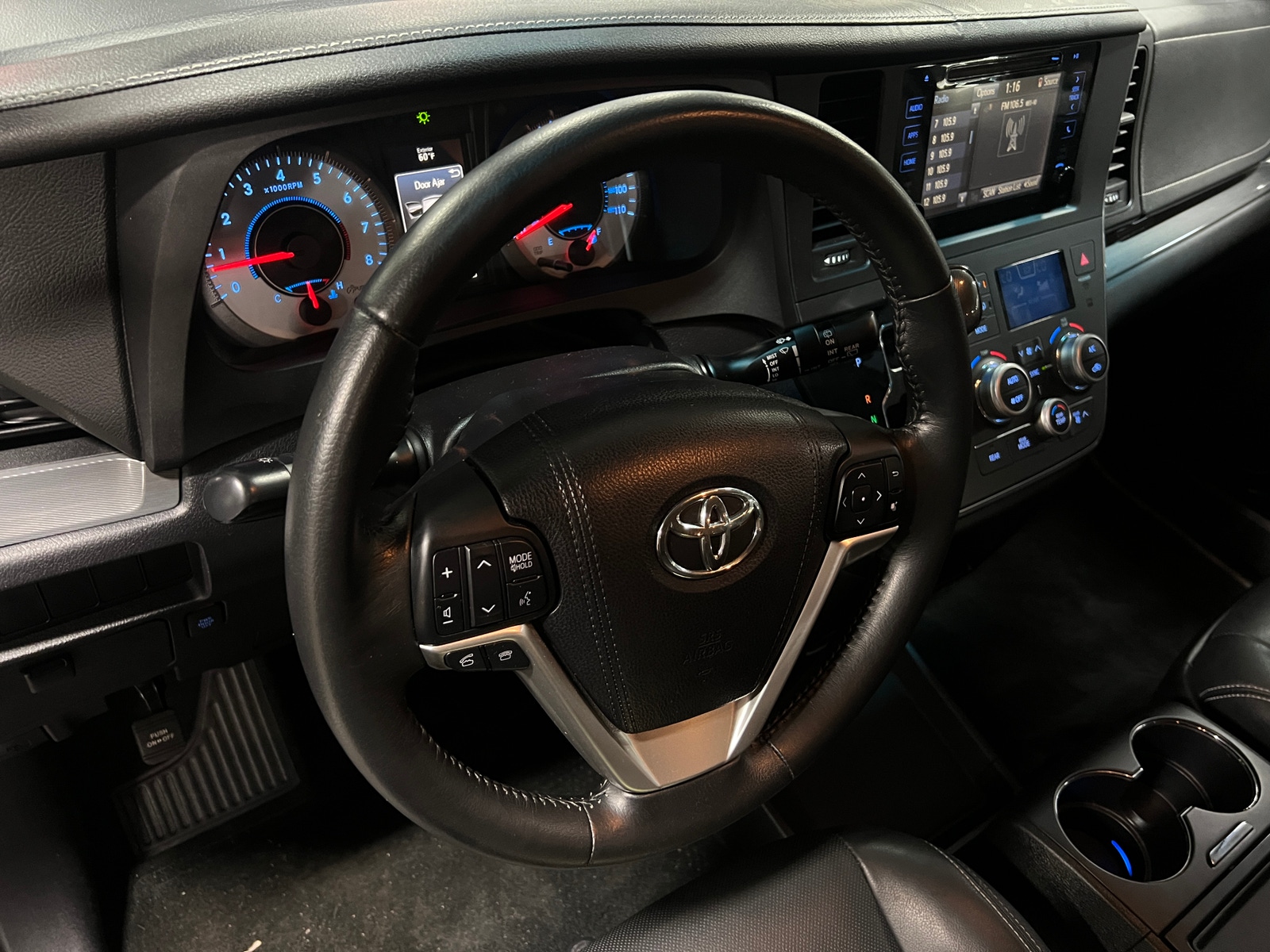 Thumbnail: 2015 Toyota Sienna - 4