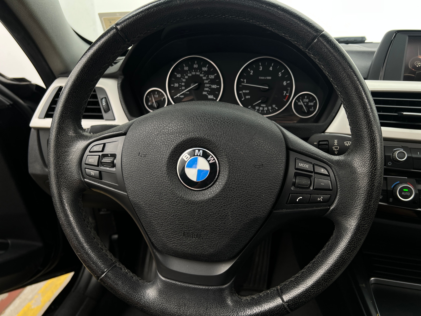 Thumbnail: 2016 BMW 3 Series - 4