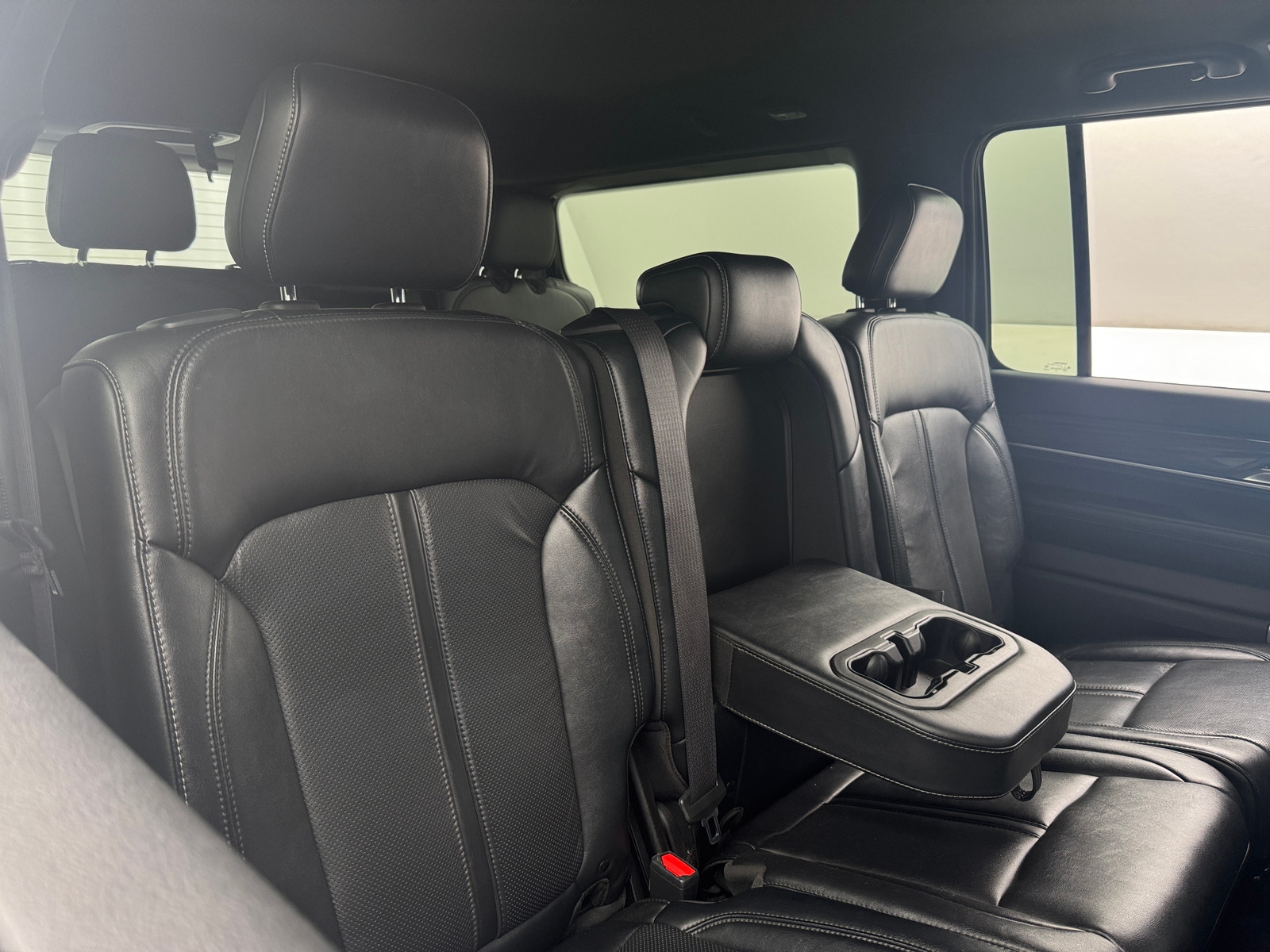 Thumbnail: 2022 Jeep Wagoneer - 5