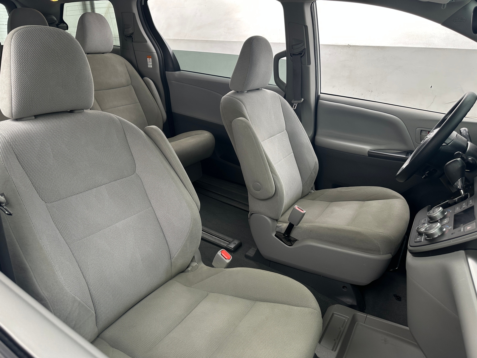 Thumbnail: 2020 Toyota Sienna - 2