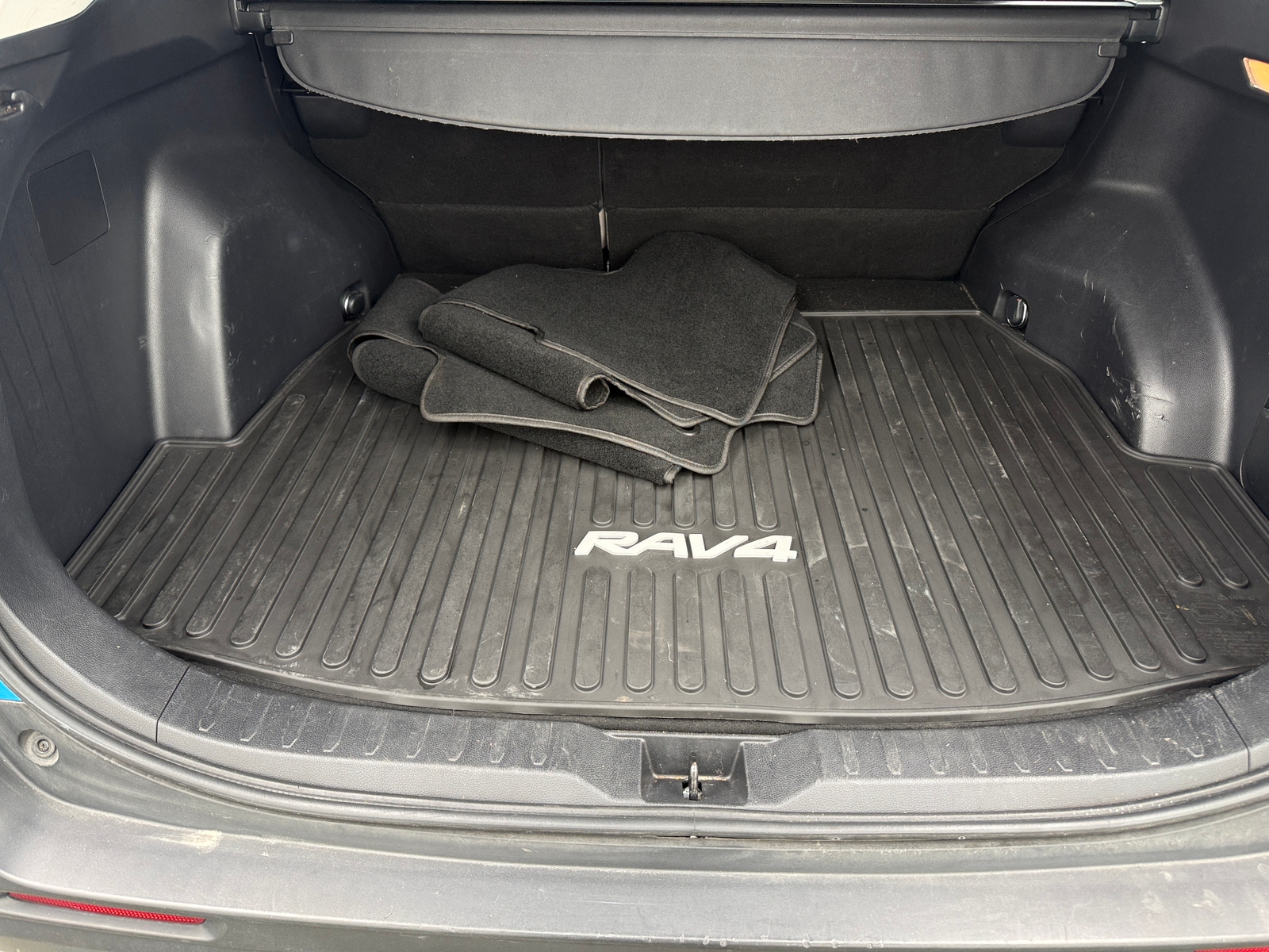 Thumbnail: 2021 Toyota RAV4 - 7