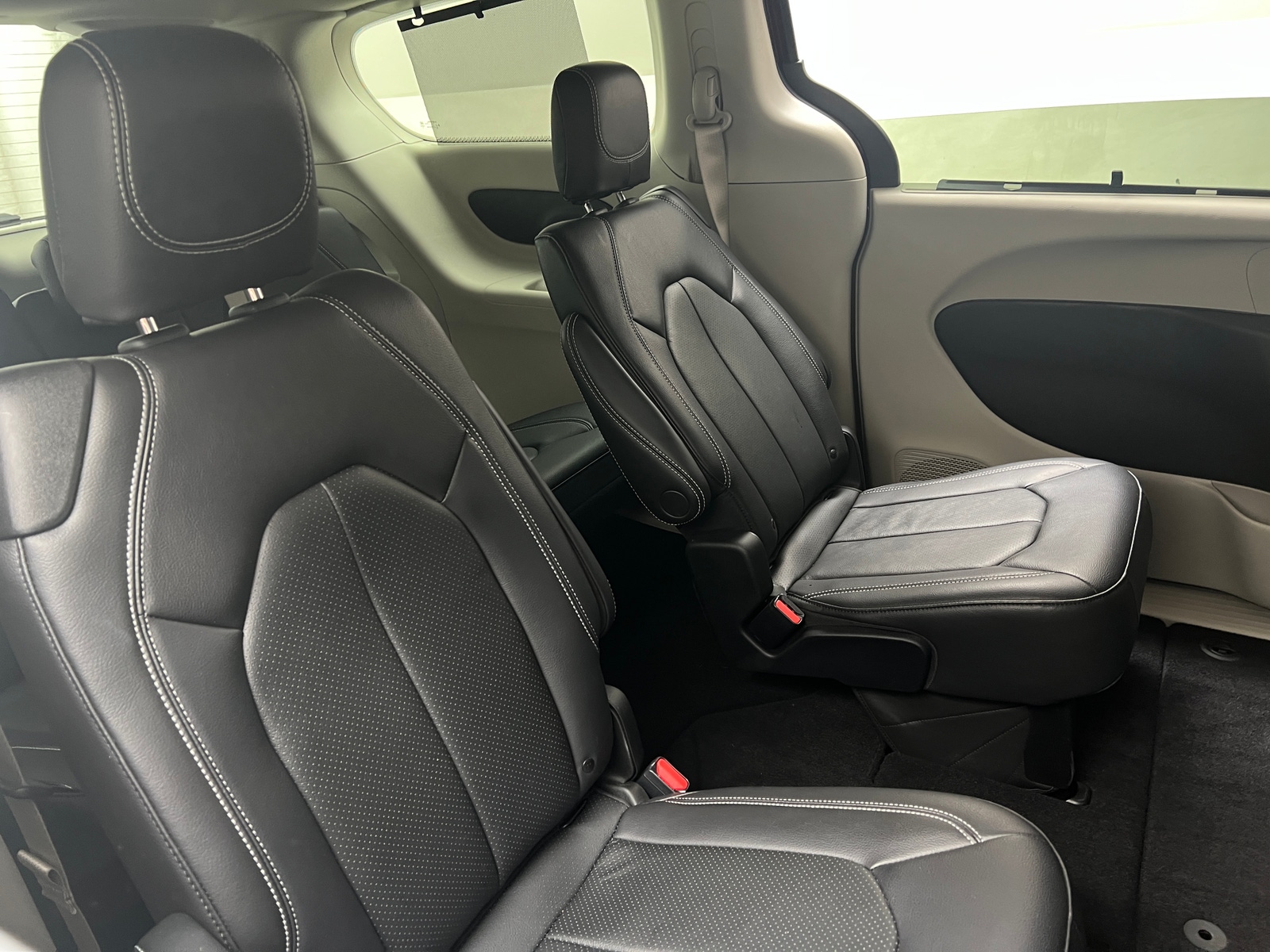 Thumbnail: 2022 Chrysler Pacifica - 5