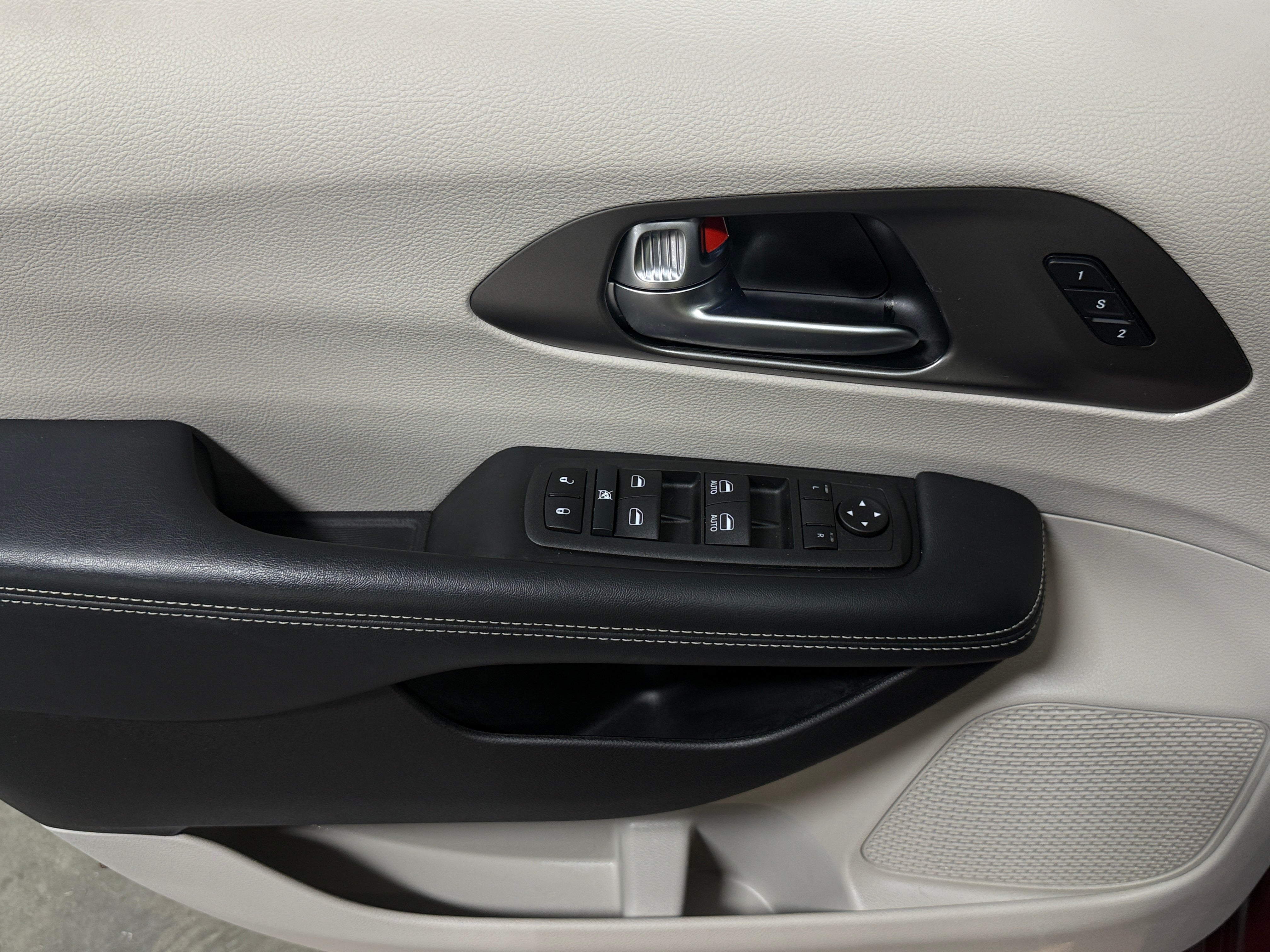 2022 Chrysler Pacifica Touring L - Photo 13