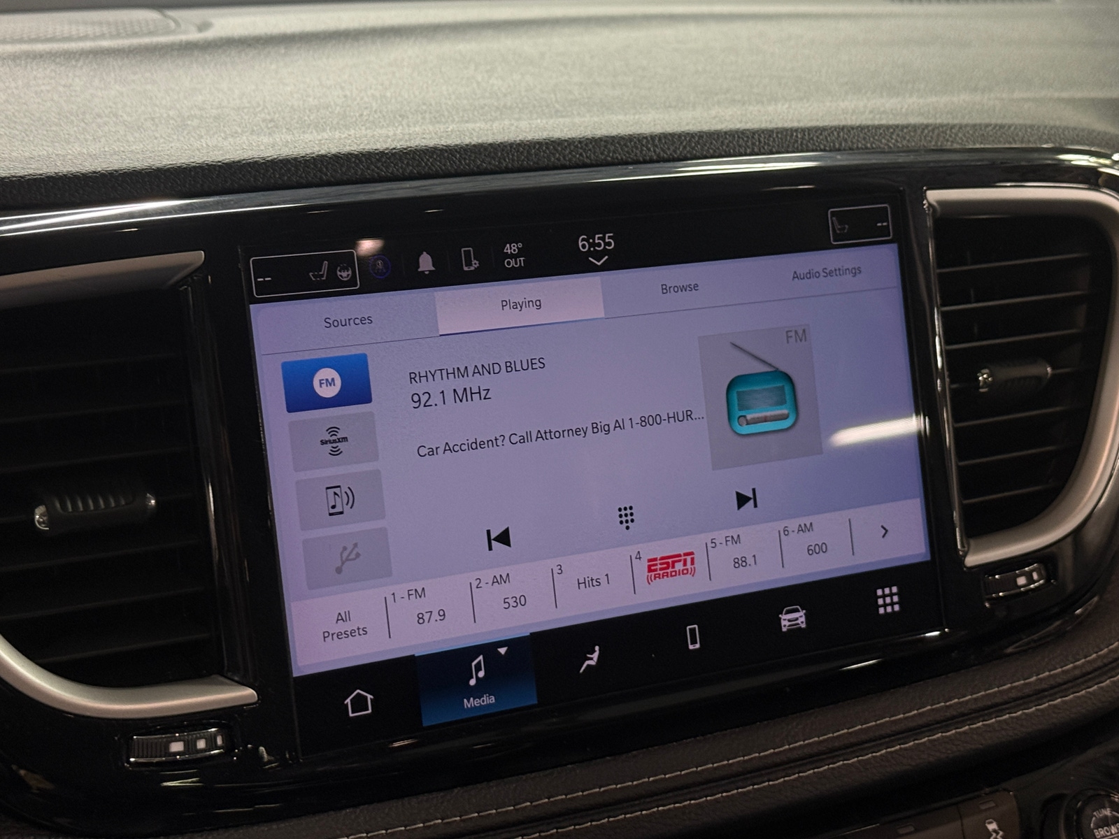 Thumbnail: 2022 Chrysler Pacifica - 3