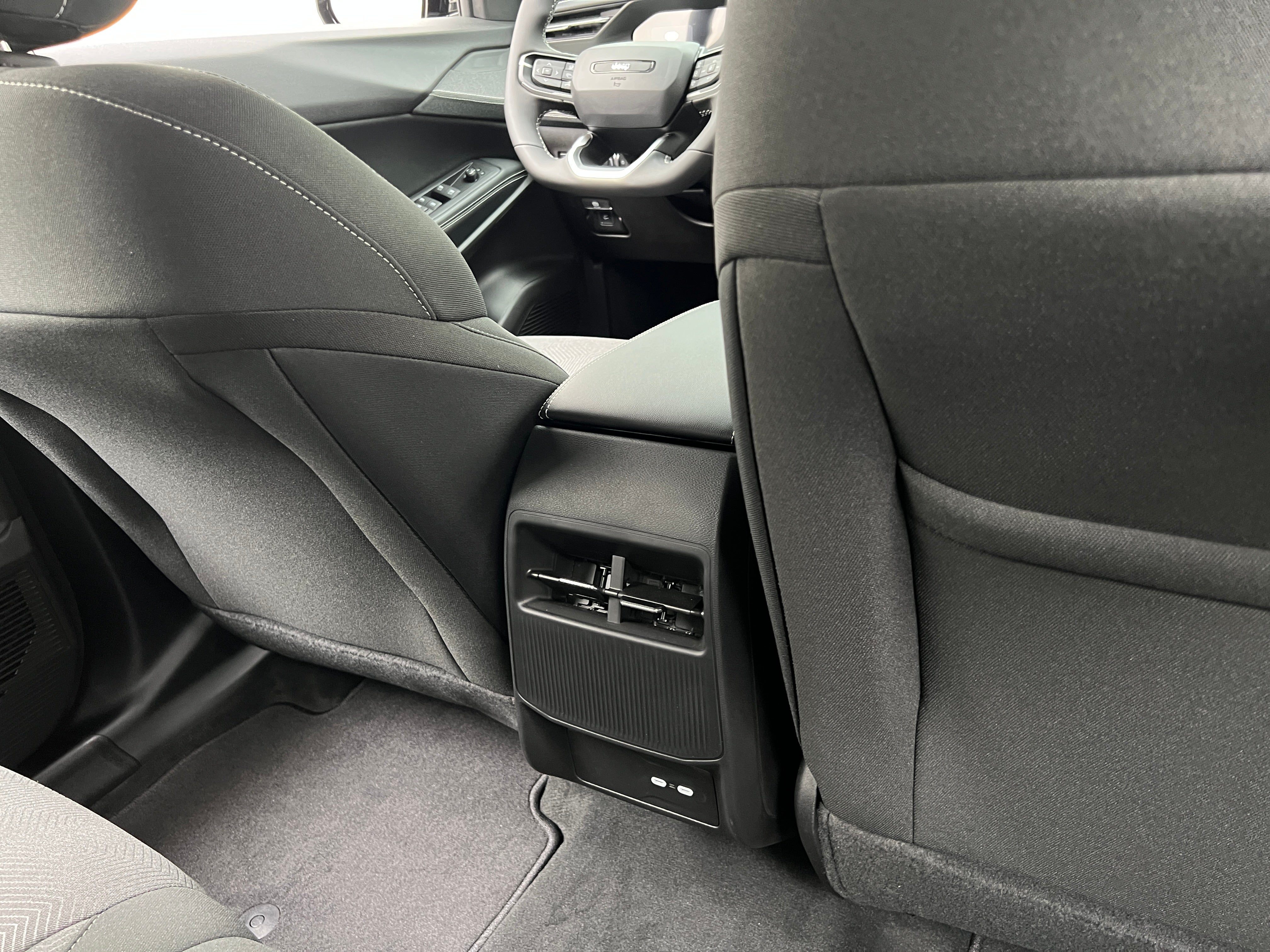 2026 Jeep Cherokee Laredo HEV 4X4's photo