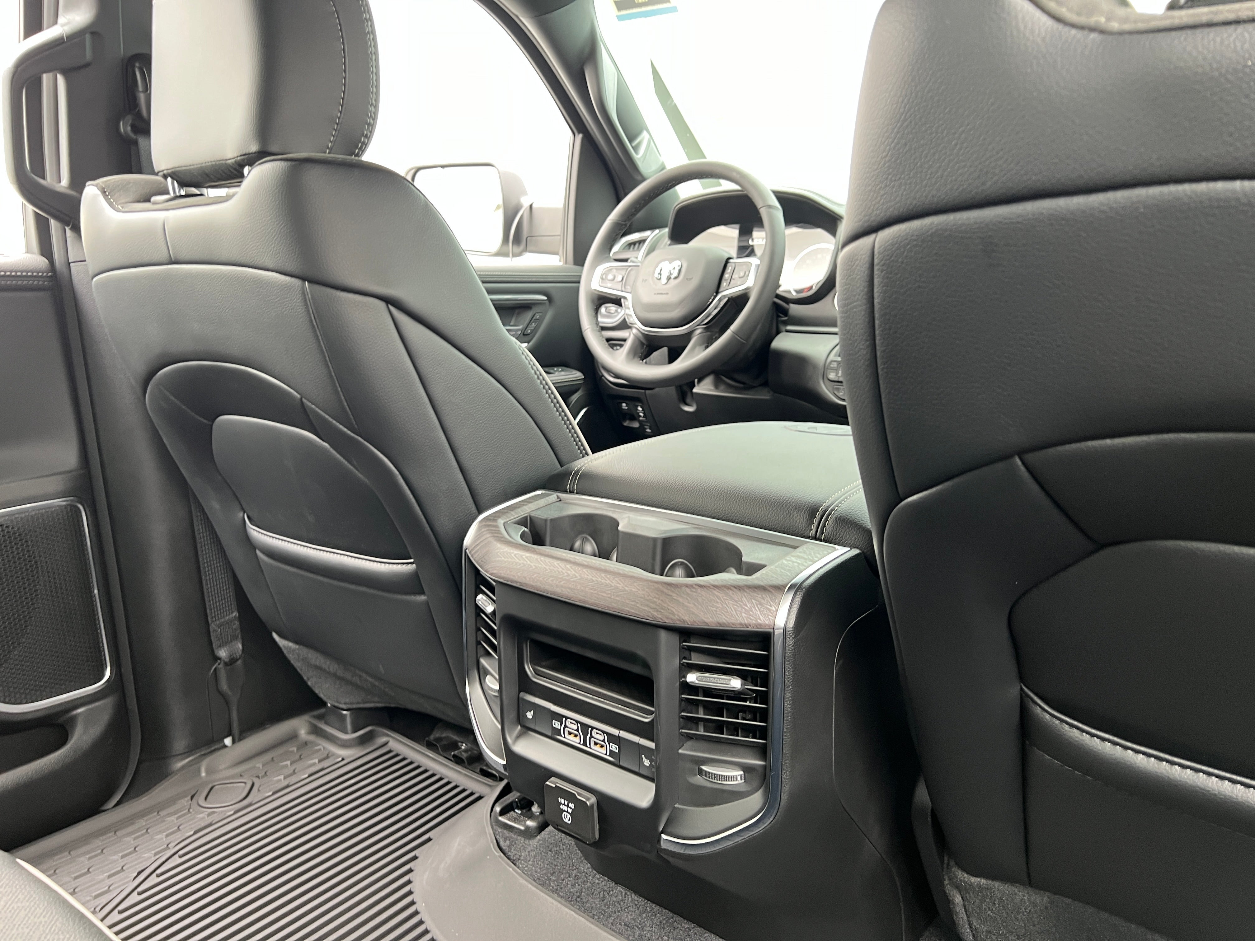 2026 RAM 1500 Laramie 4x4 Crew Cab 5'7's photo