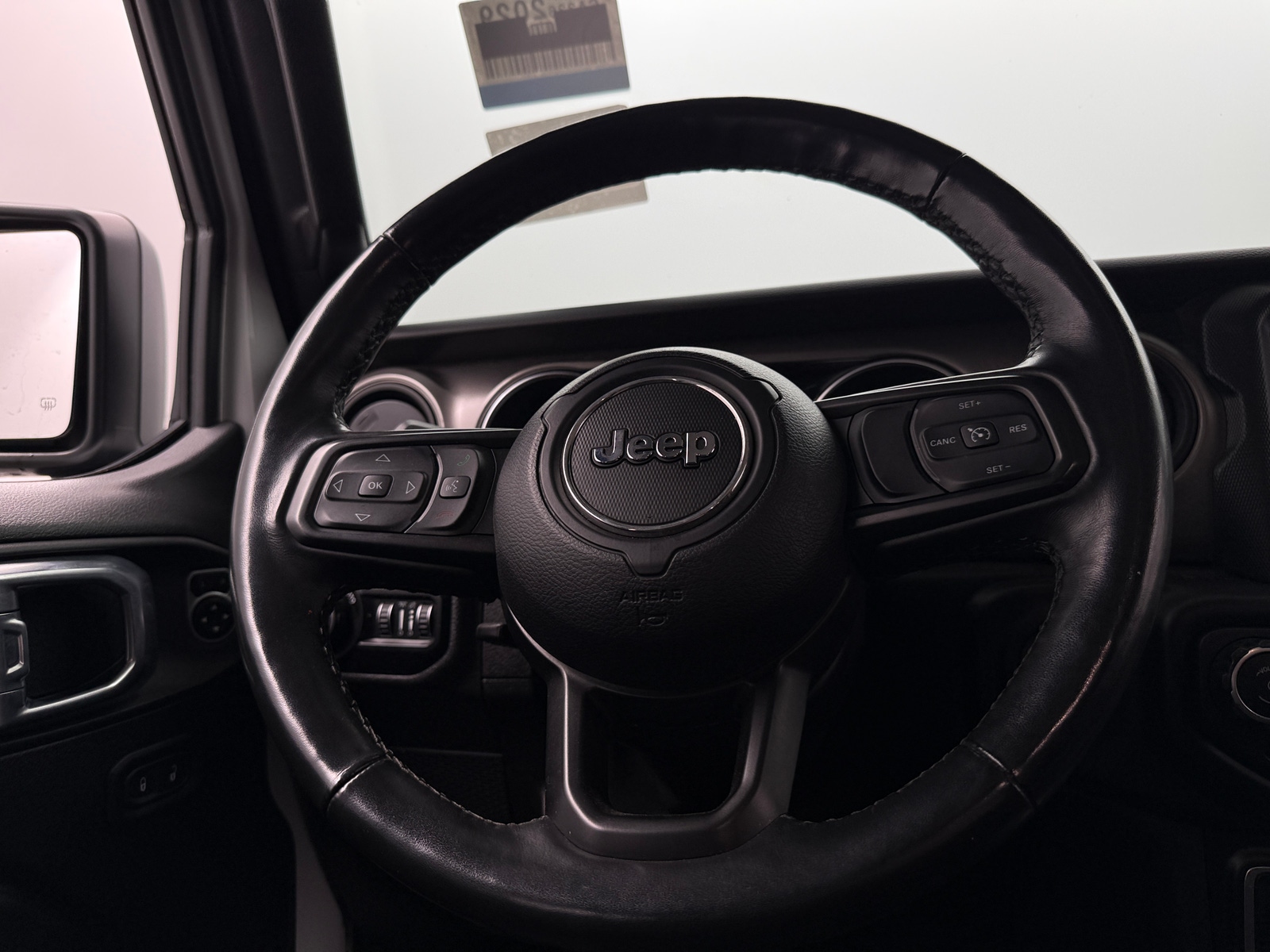 Thumbnail: 2021 Jeep Gladiator - 5