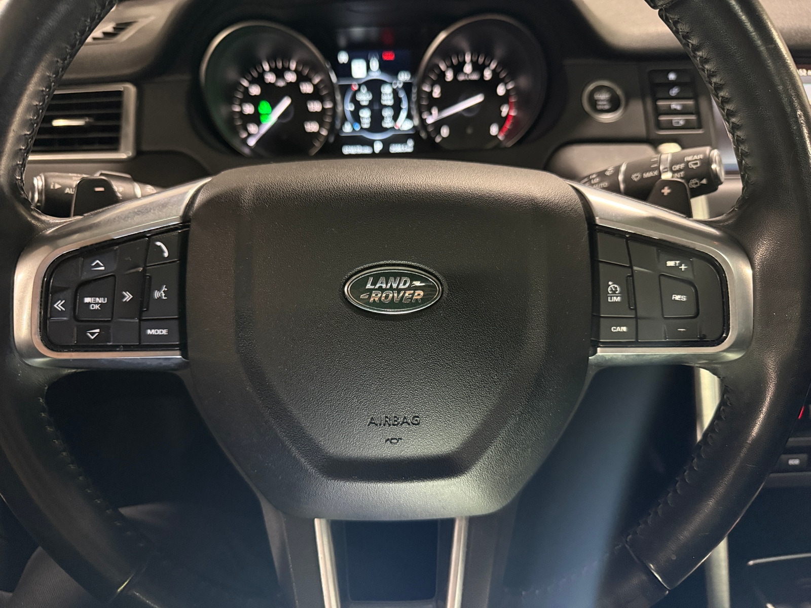 Thumbnail: 2018 Land Rover Discovery Sport - 4