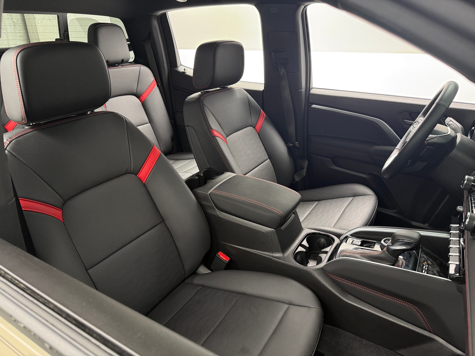 Thumbnail: 2024 Chevrolet Colorado - 2