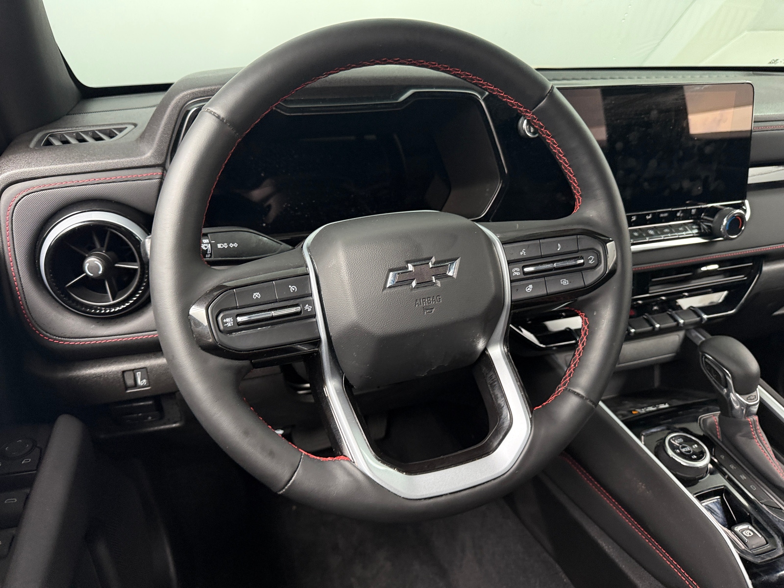 Thumbnail: 2024 Chevrolet Colorado - 5