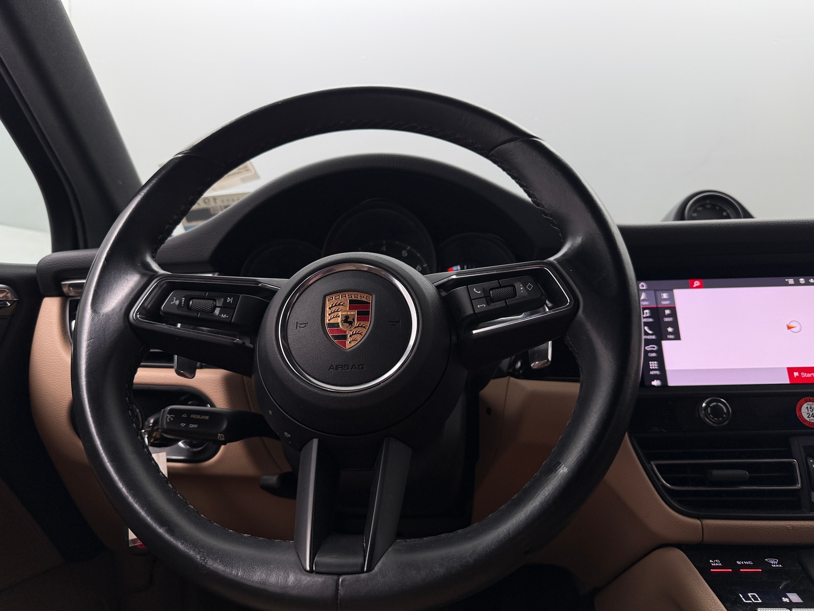 Thumbnail: 2022 Porsche Macan - 4