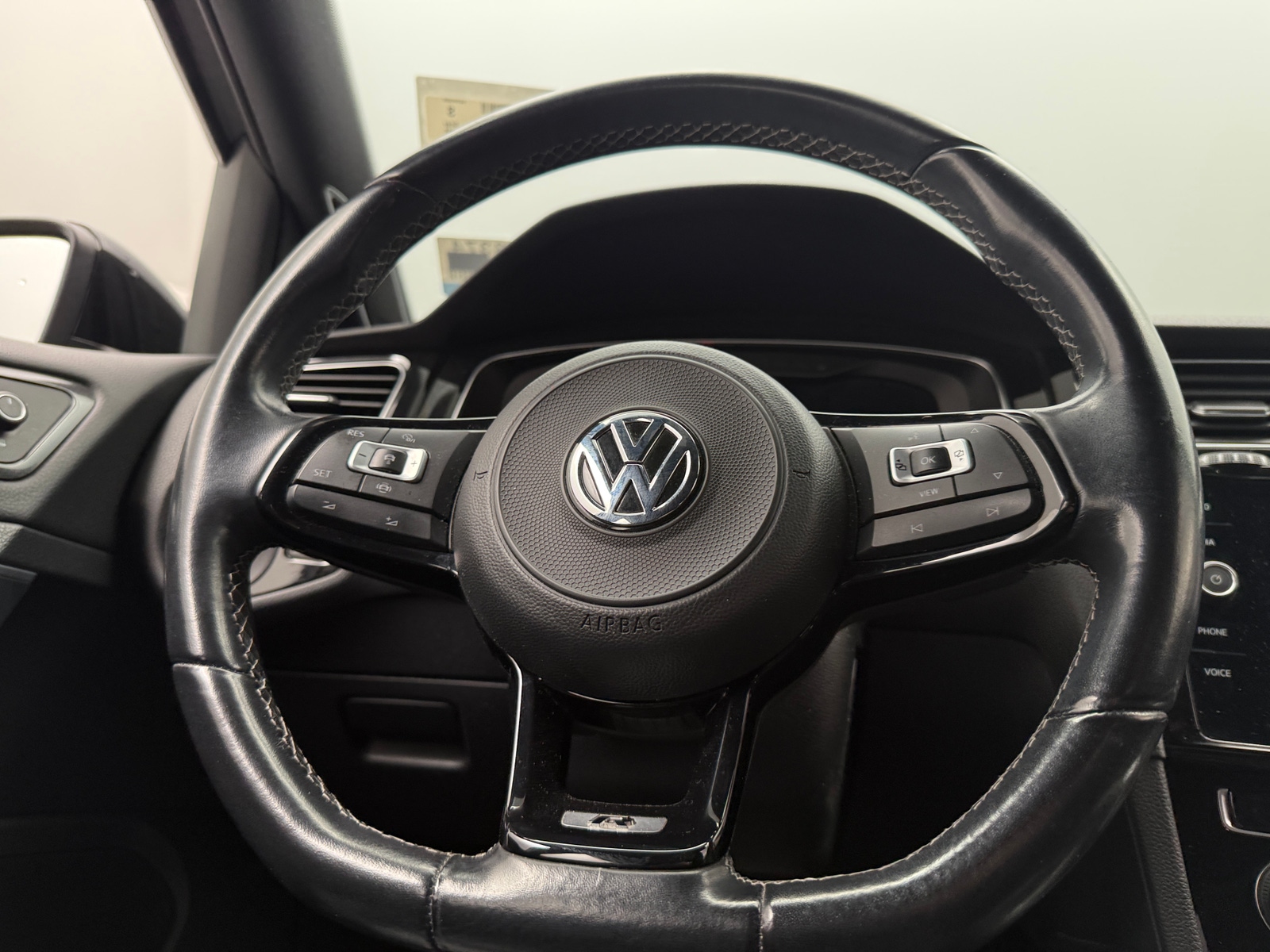 Thumbnail: 2019 Volkswagen Golf - 4
