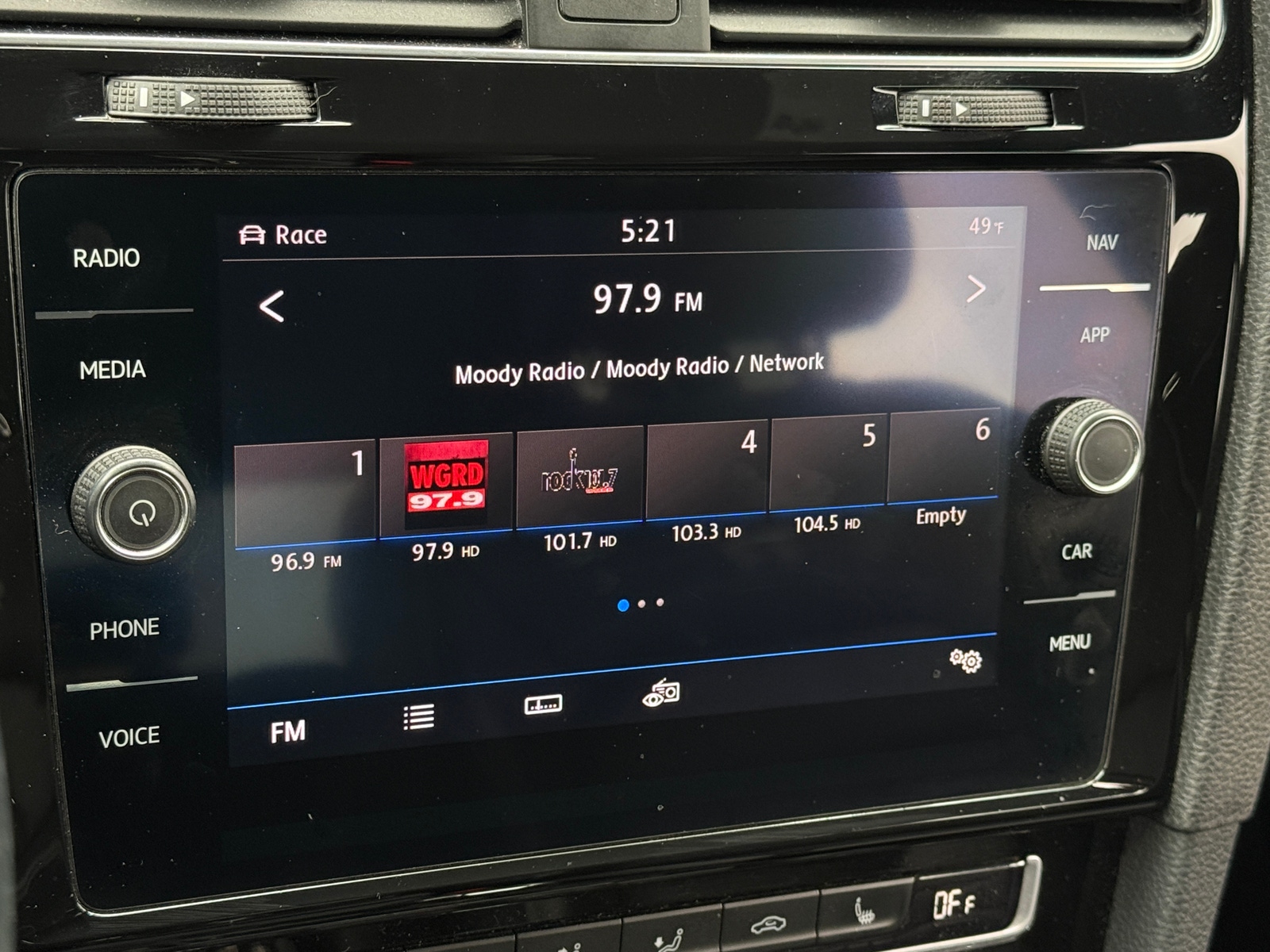 Thumbnail: 2019 Volkswagen Golf - 3