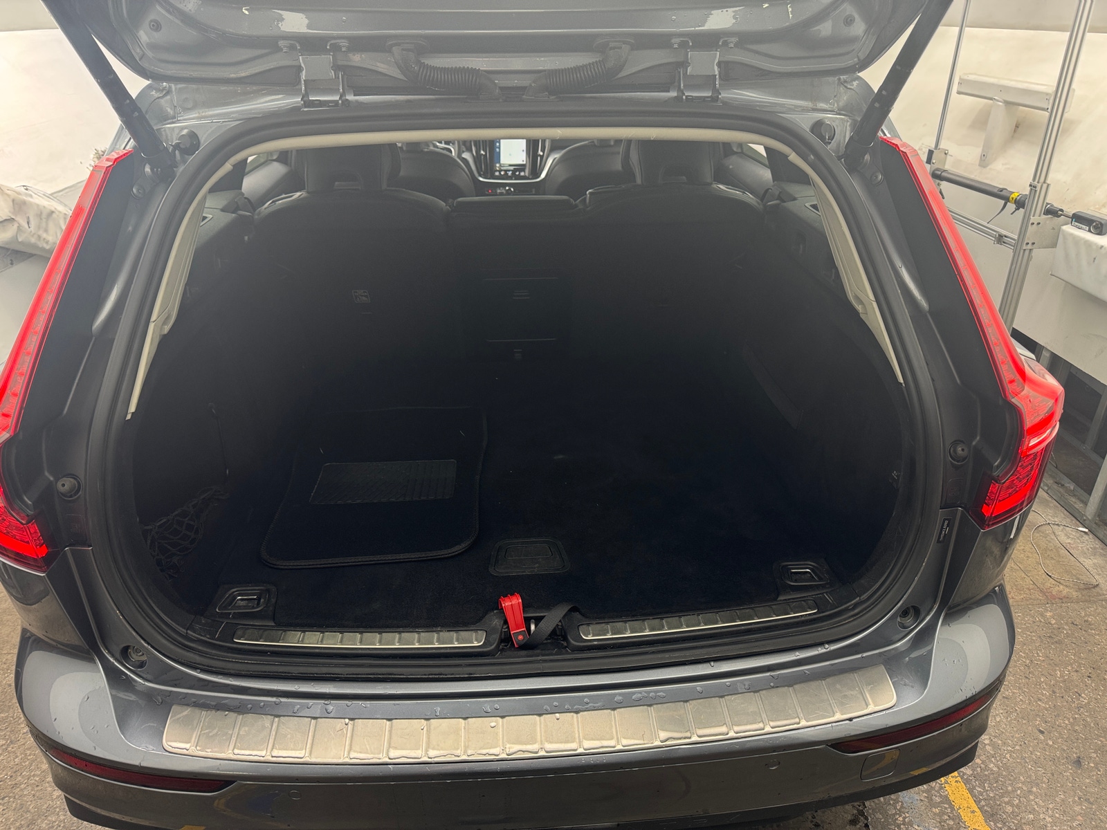 Thumbnail: 2020 Volvo V60 - 6
