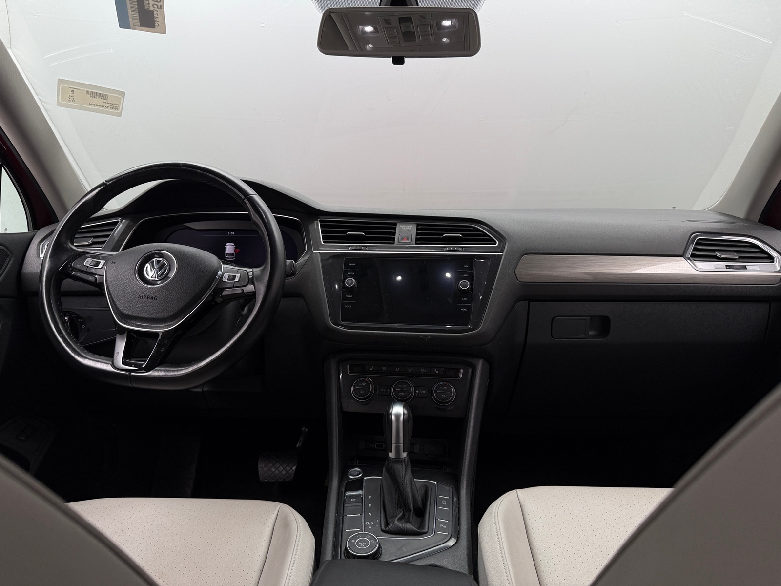 Thumbnail: 2019 Volkswagen Tiguan - 2