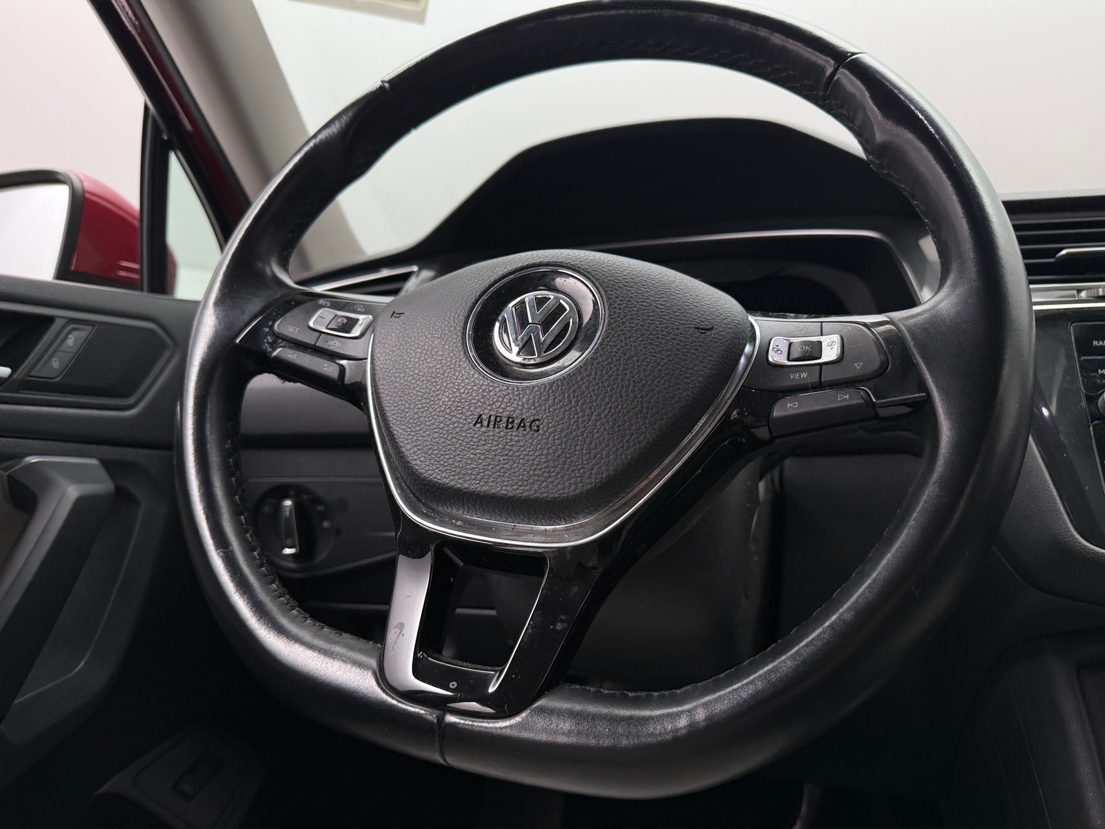 Thumbnail: 2019 Volkswagen Tiguan - 4