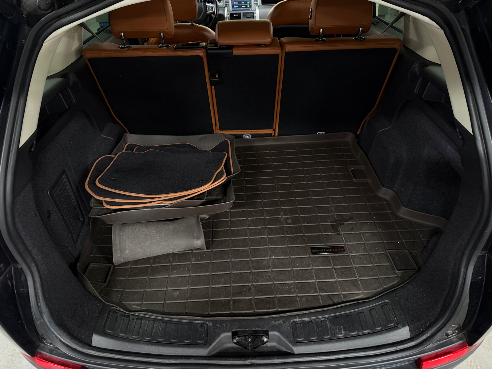 Thumbnail: 2017 Land Rover Discovery Sport - 6