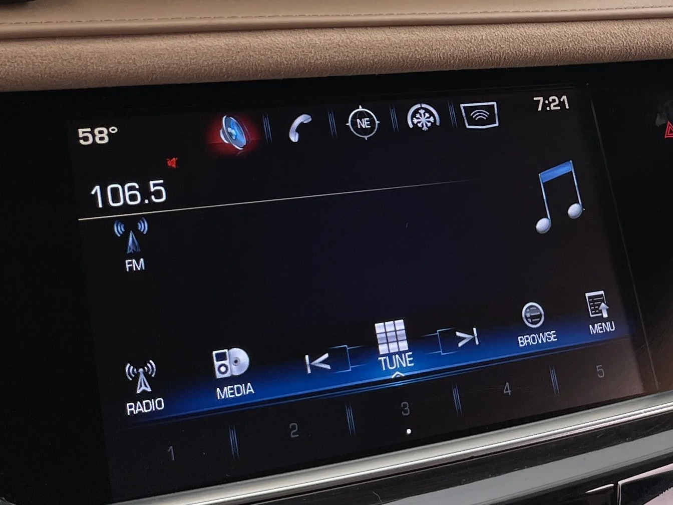 Thumbnail: 2017 Cadillac XT5 - 3