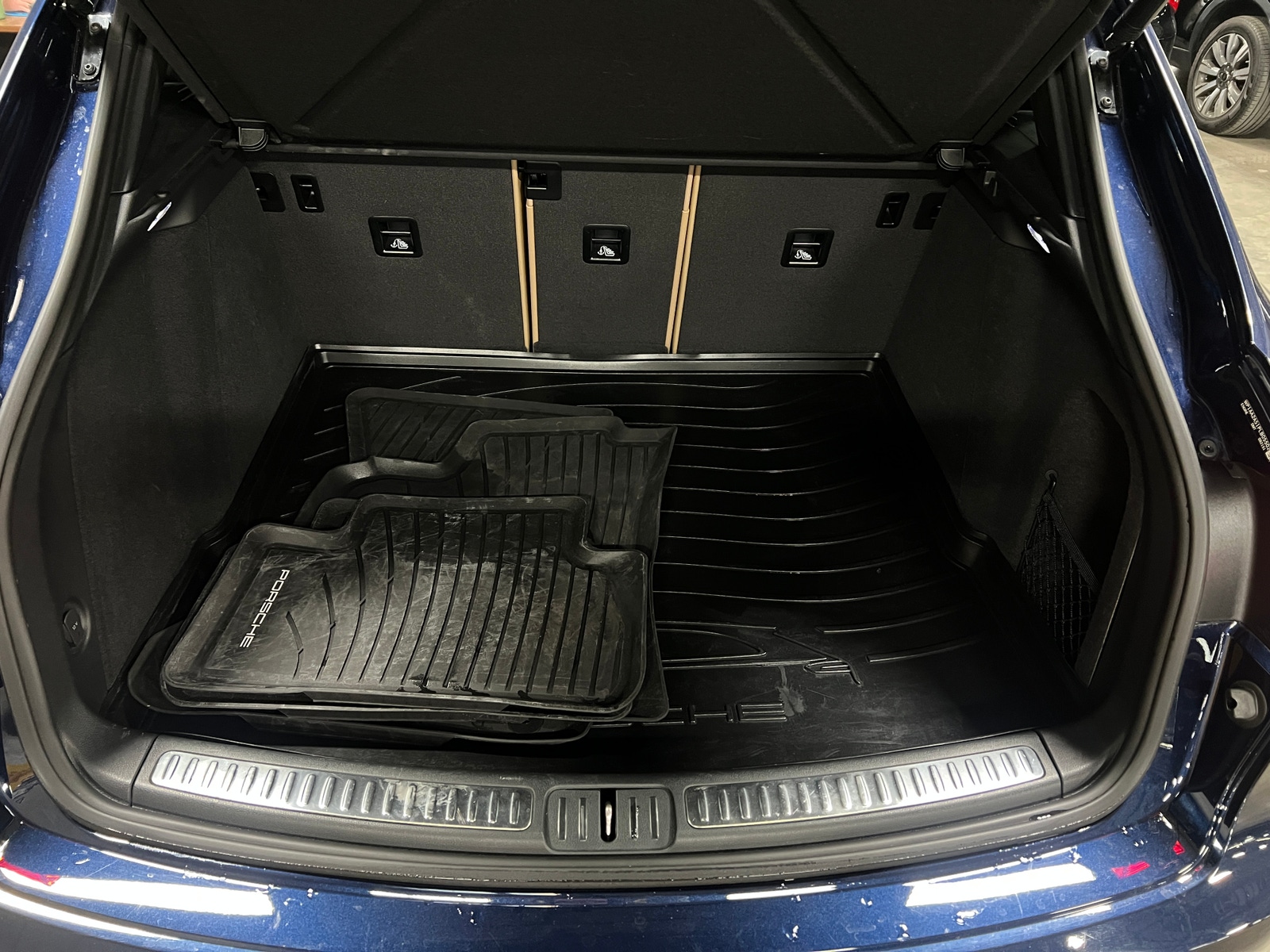 Thumbnail: 2023 Porsche Macan - 6