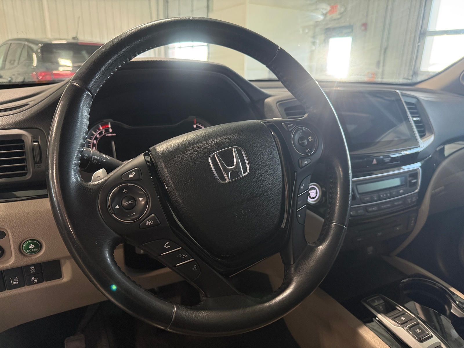 Thumbnail: 2017 Honda Pilot - 4