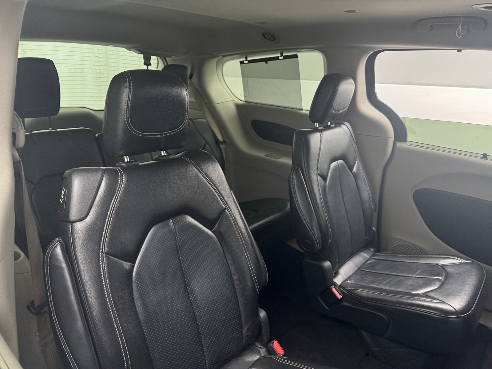 Thumbnail: 2022 Chrysler Pacifica - 5